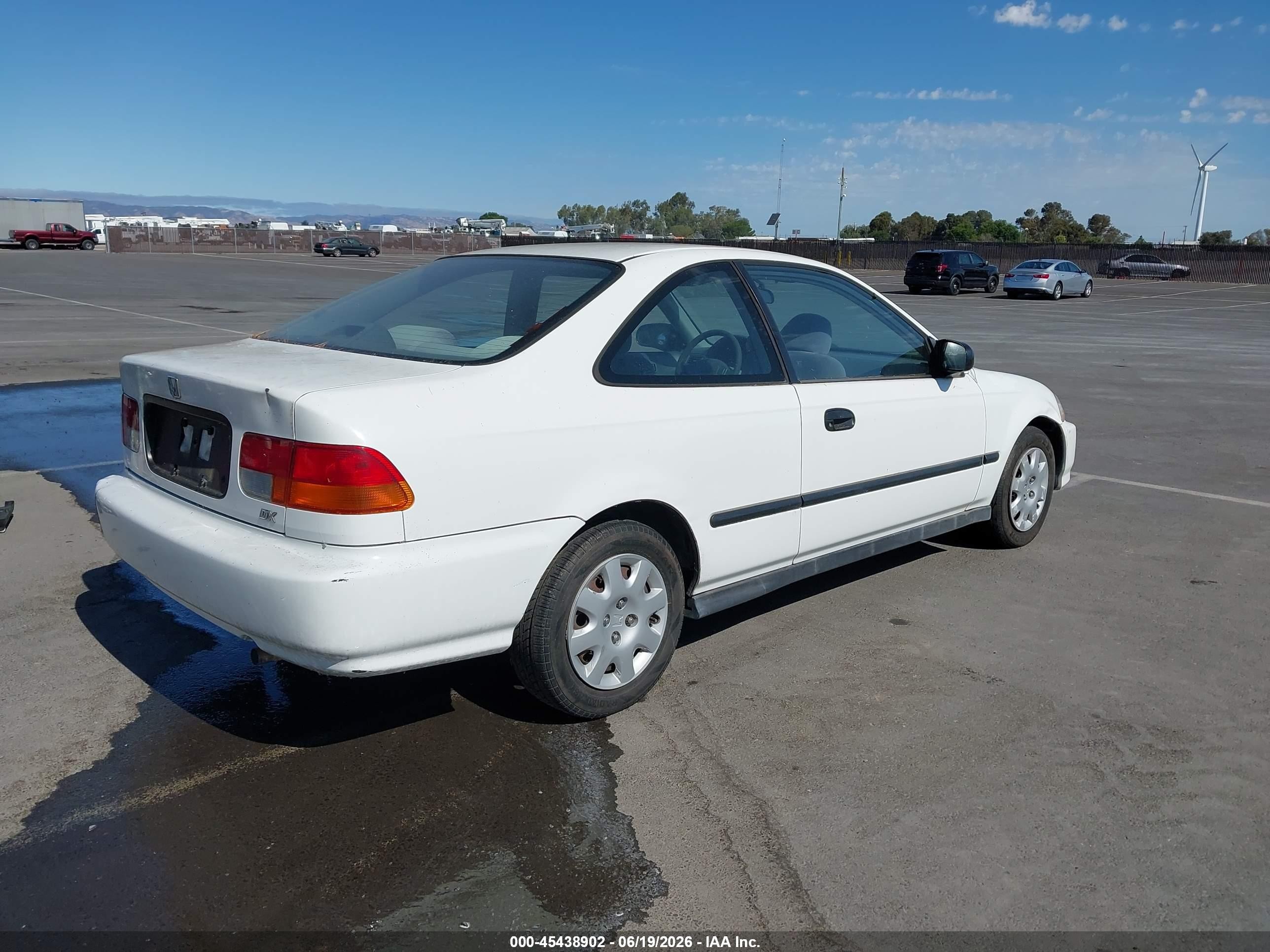 1998 Honda Civic Dx White vin: 1HGEJ6126WL076434