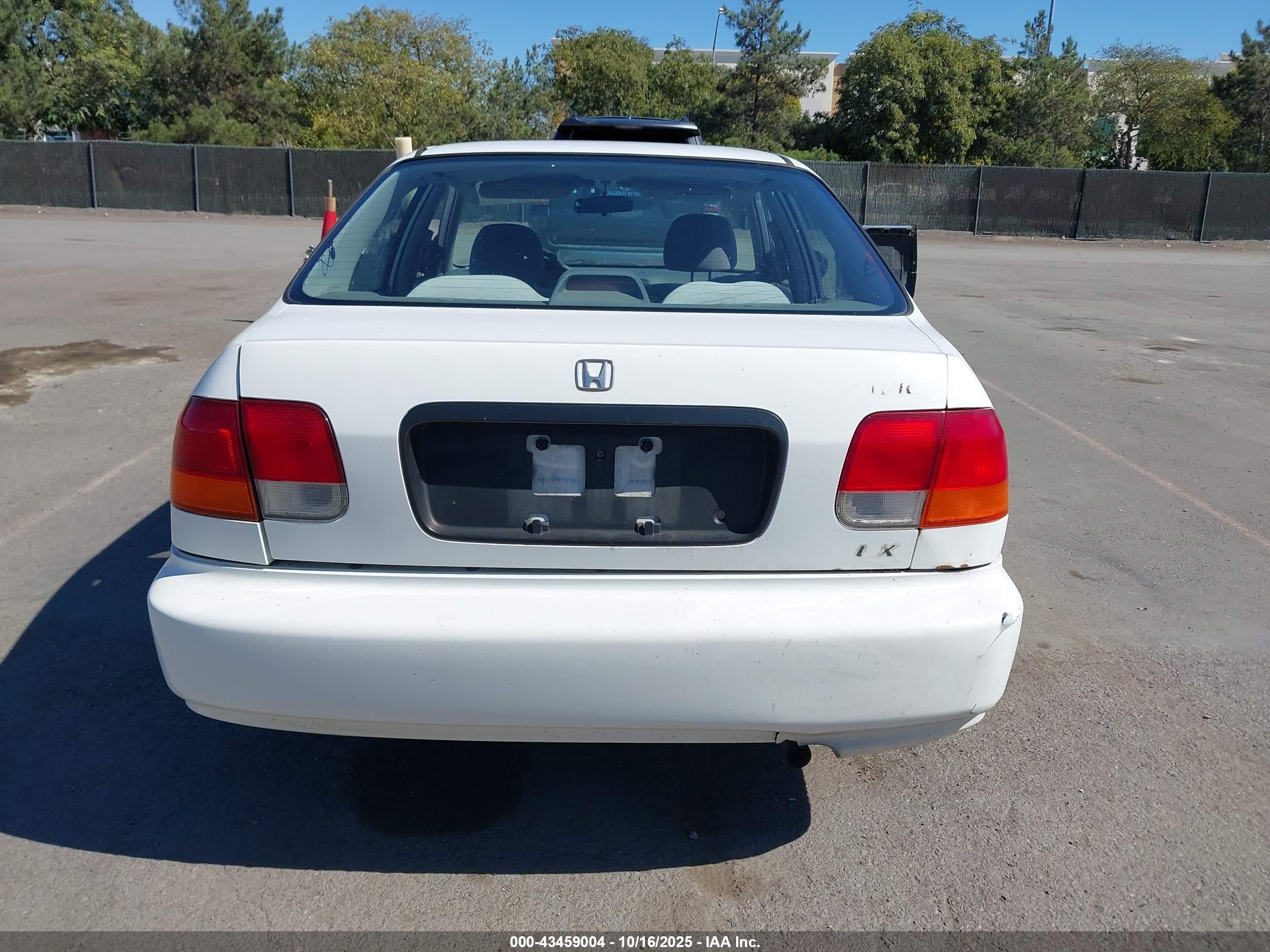 1998 Honda Civic Lx White vin: 1HGEJ6672WL047291