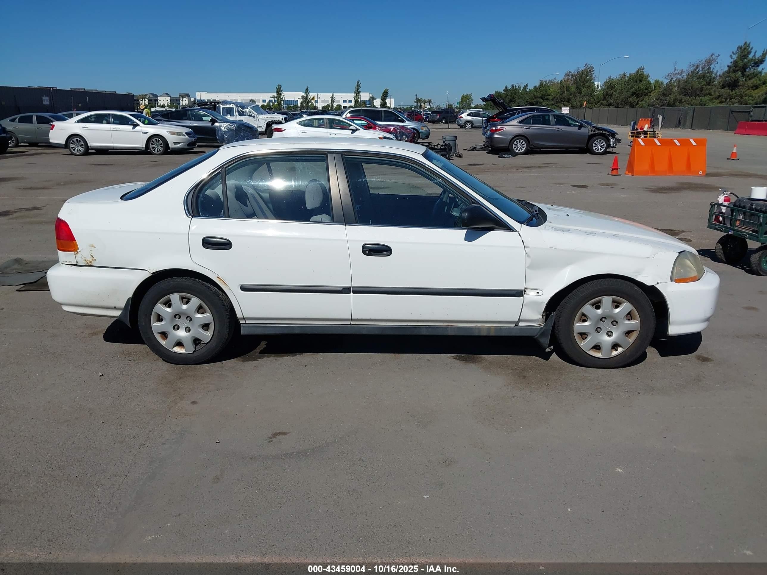 1998 Honda Civic Lx White vin: 1HGEJ6672WL047291