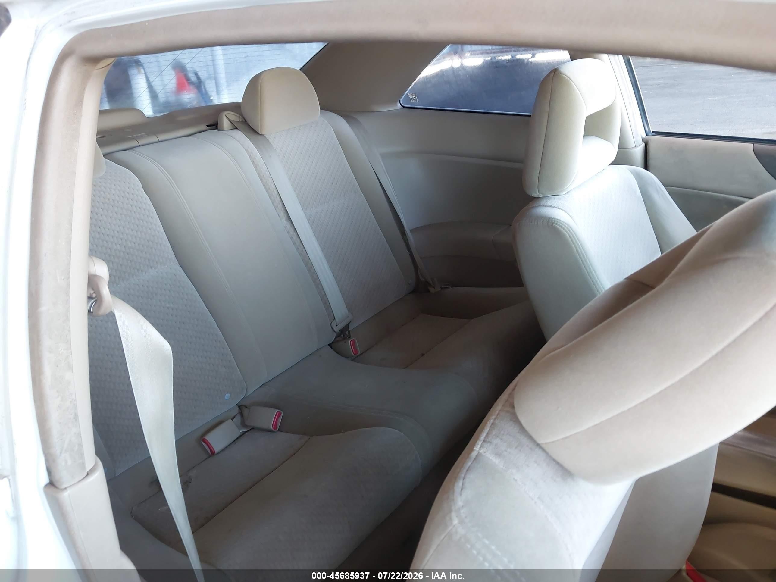 2005 Honda Civic Vp Белый vin: 1HGEM21105L063684
