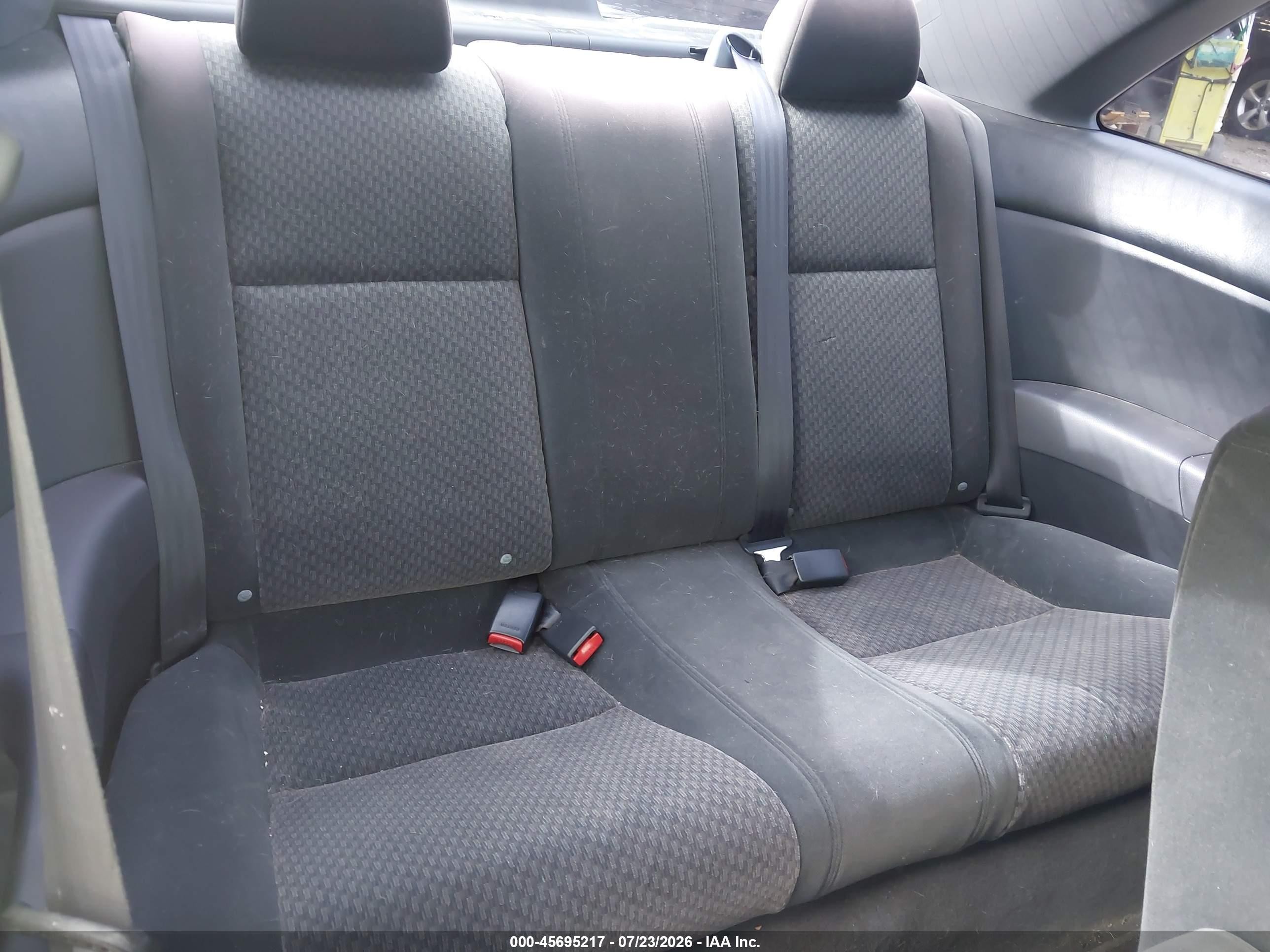 2005 Honda Civic Vp Silver vin: 1HGEM21365L010960