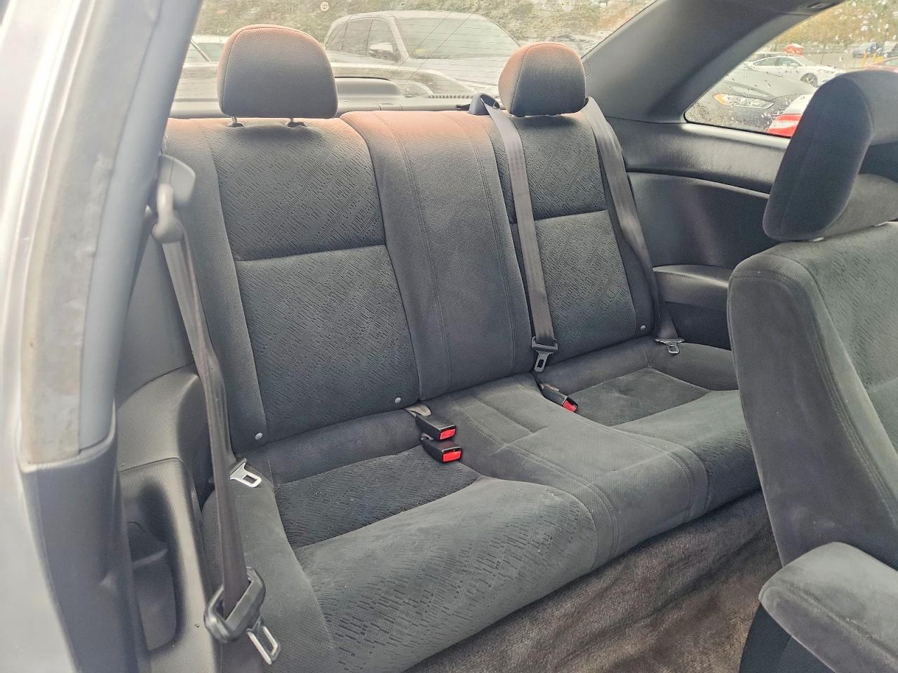 2007 Hond Civic Silver vin: 1HGEM21935L032807
