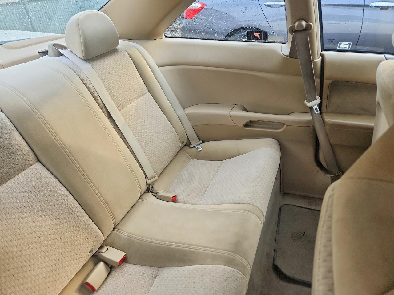 2004 Honda Civic Dx Vp White vin: 1HGEM22134L079021