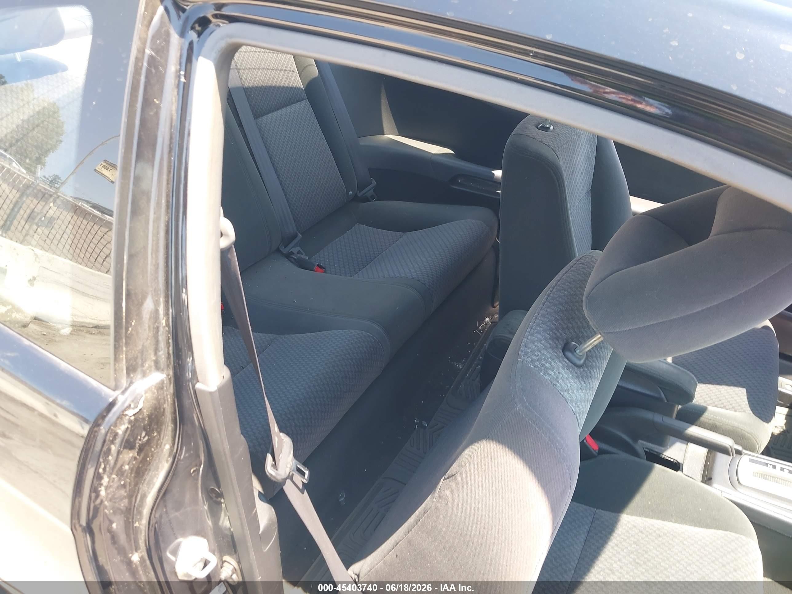 2004 Honda Civic Vp Черный vin: 1HGEM22144L008409