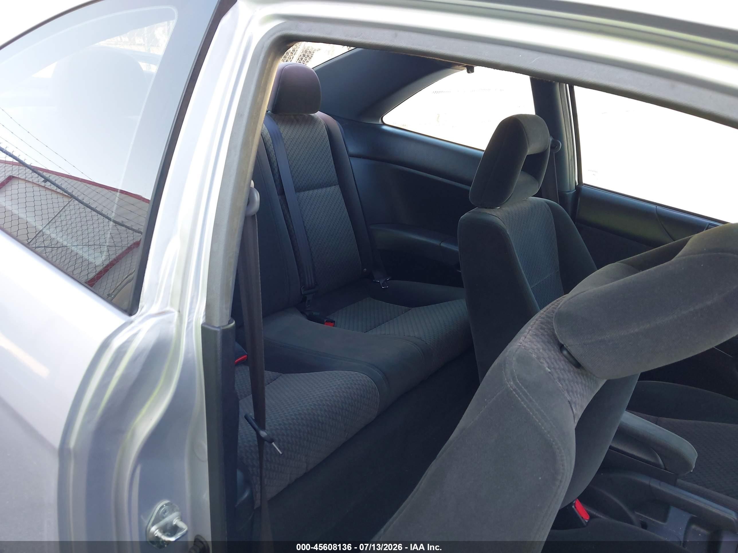 2004 Honda Civic Vp Silver vin: 1HGEM22164L040679