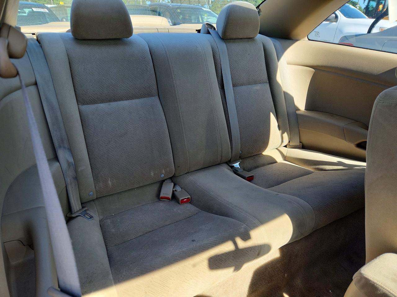 2003 Honda Civic Lx White vin: 1HGEM22533L043931