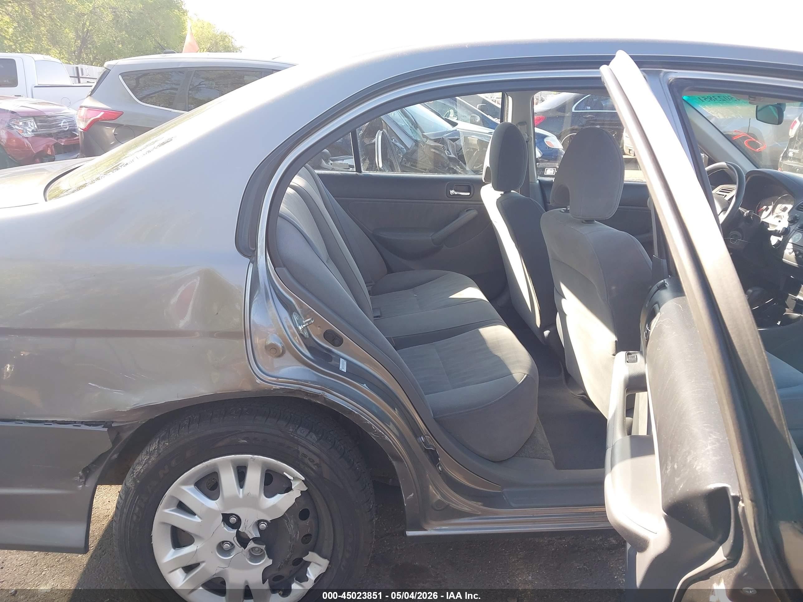 2004 Honda Civic Lx Silver vin: 1HGES16574L010135