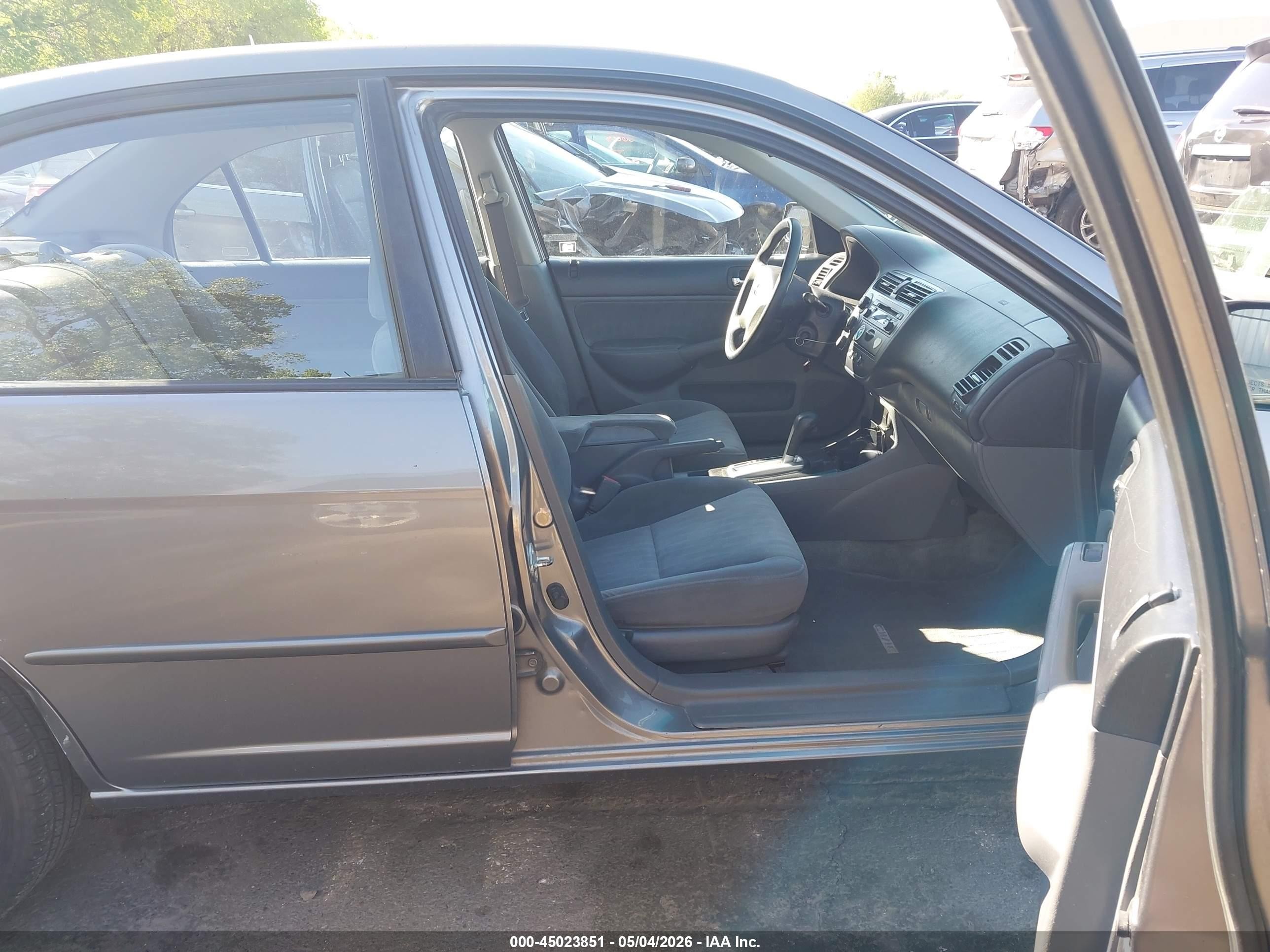 2004 Honda Civic Lx Silver vin: 1HGES16574L010135