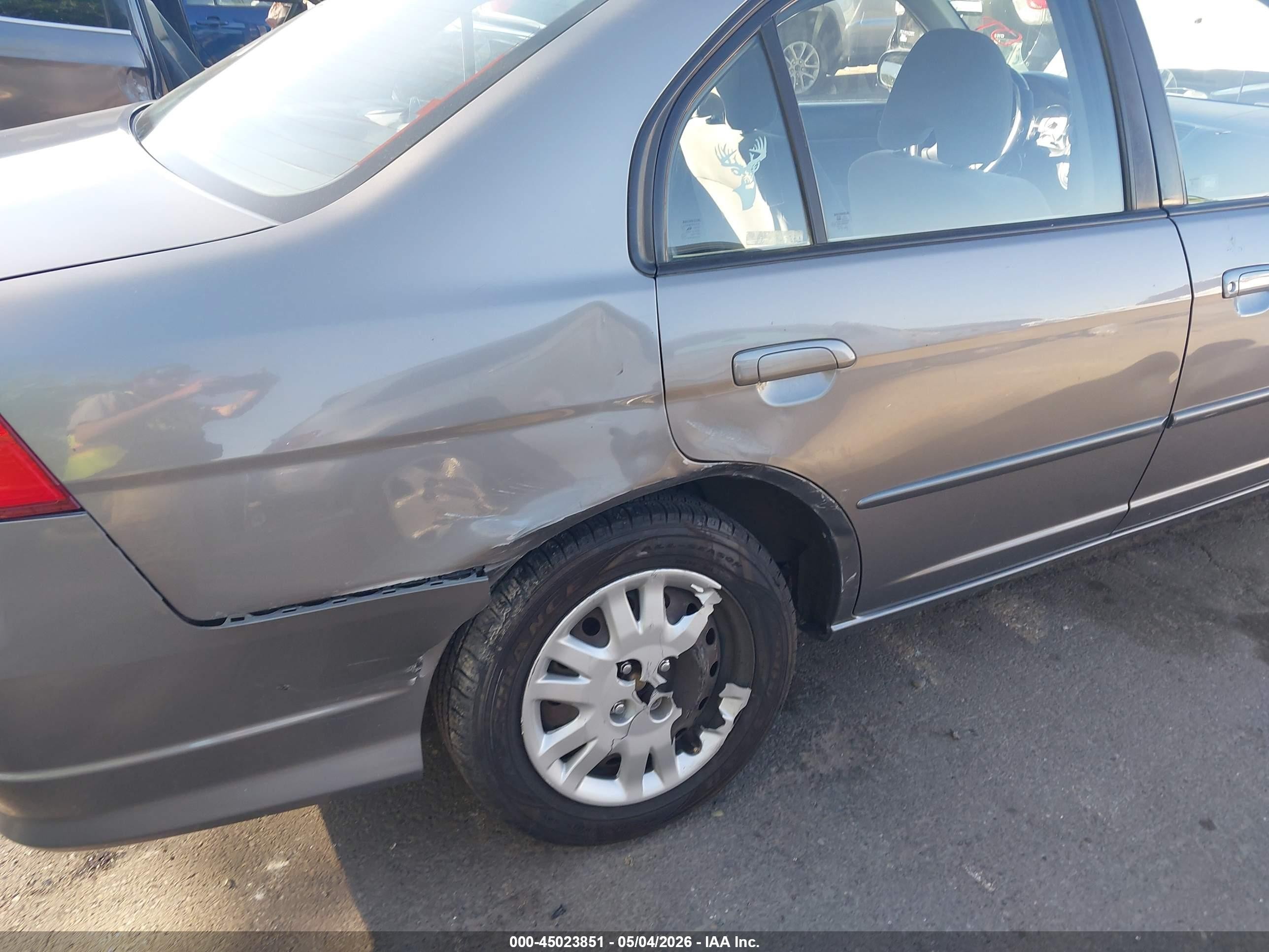 2004 Honda Civic Lx Silver vin: 1HGES16574L010135