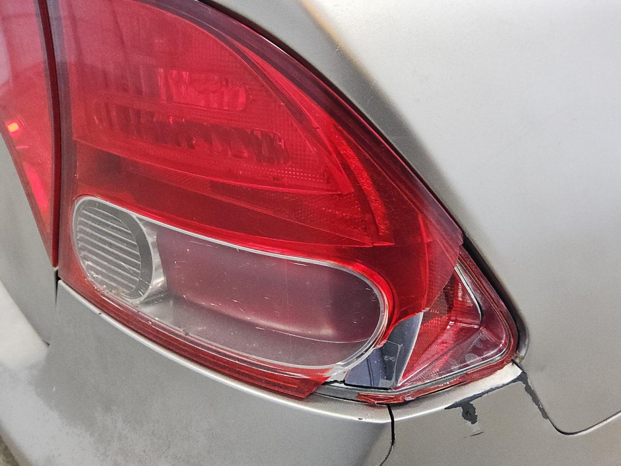 2006 Honda Civic Lx Tan vin: 1HGFA15556L092197 Damage: Right Tail Light, Broken, Replacement Required