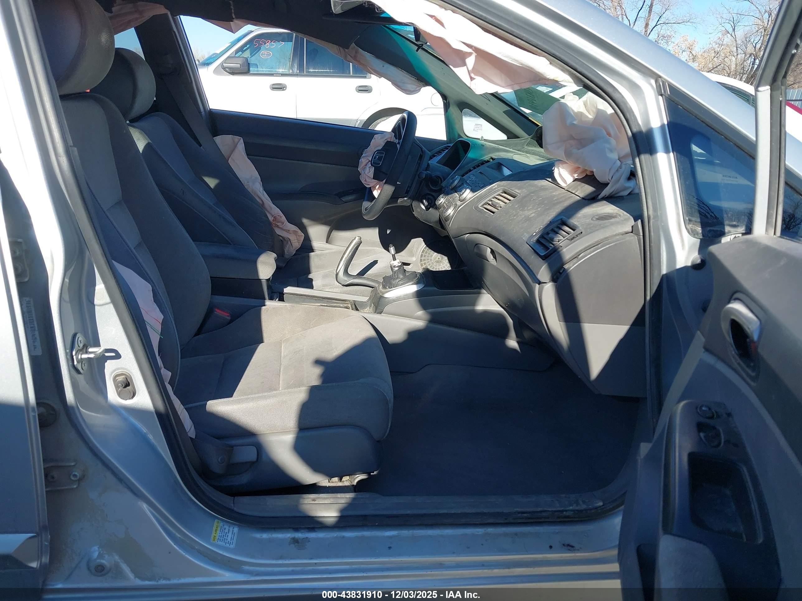 2008 Honda Civic Lx Silver vin: 1HGFA15578L063674