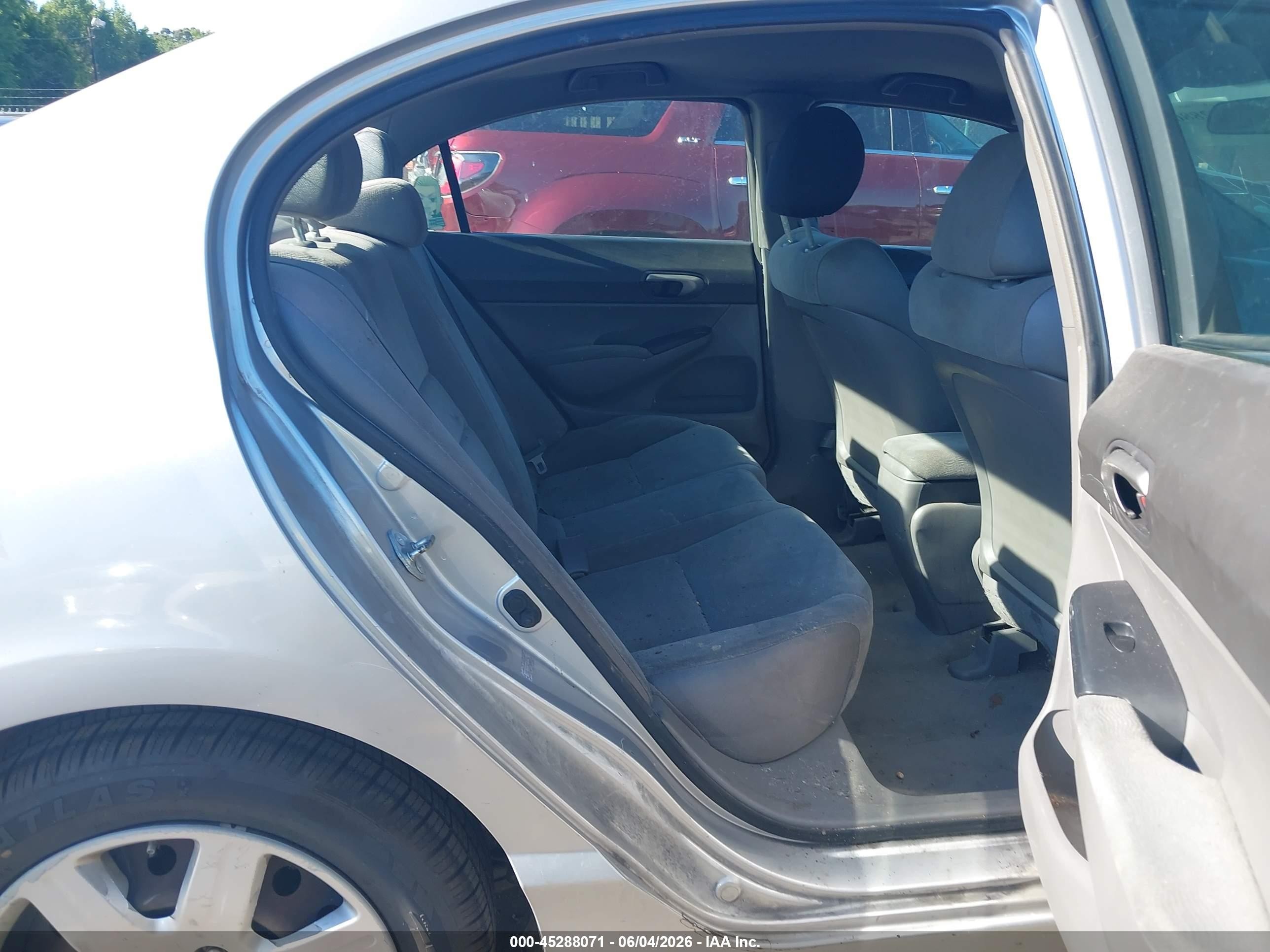 2008 Honda Civic Lx Silver vin: 1HGFA16508L033561