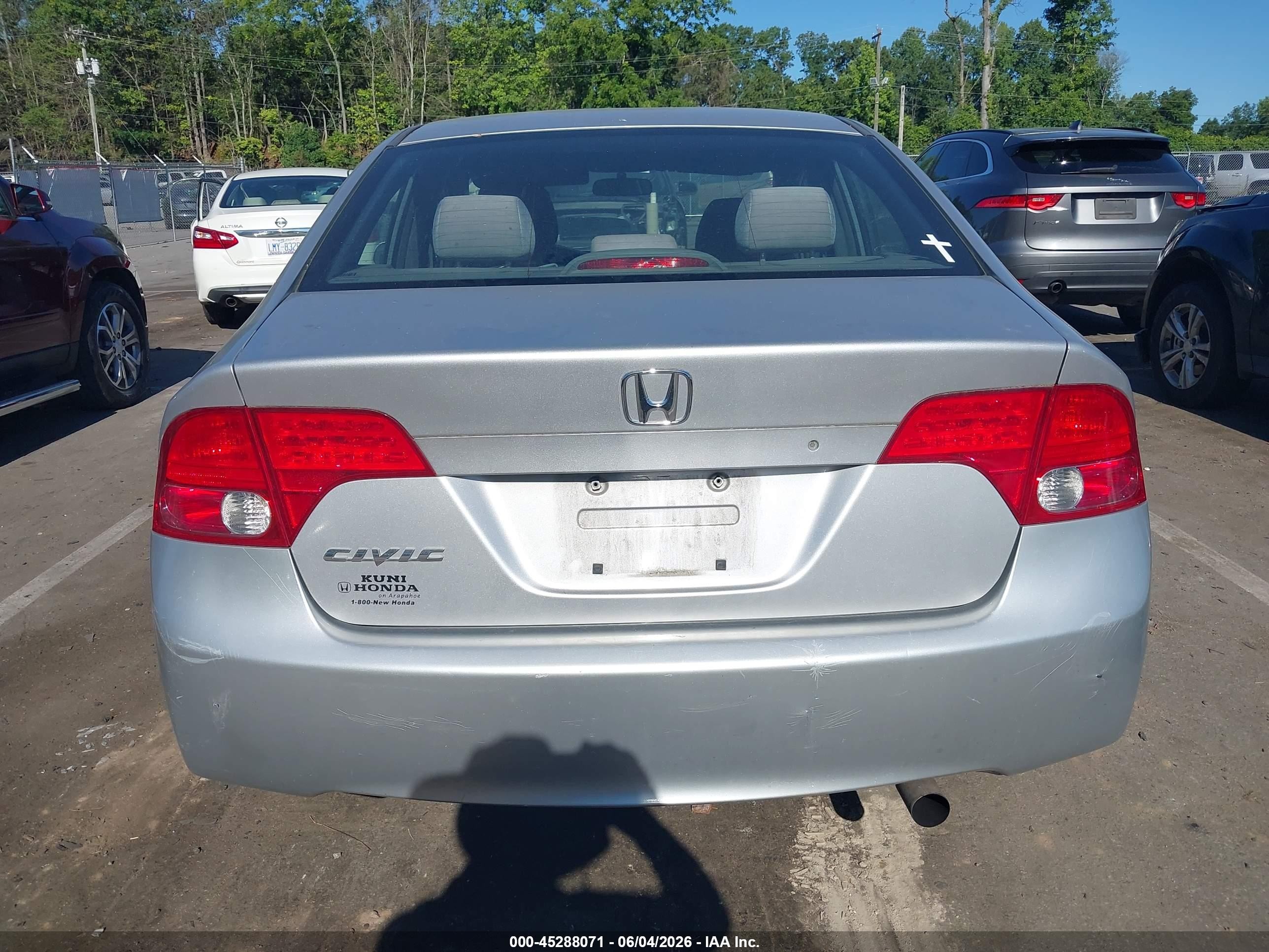 2008 Honda Civic Lx Silver vin: 1HGFA16508L033561