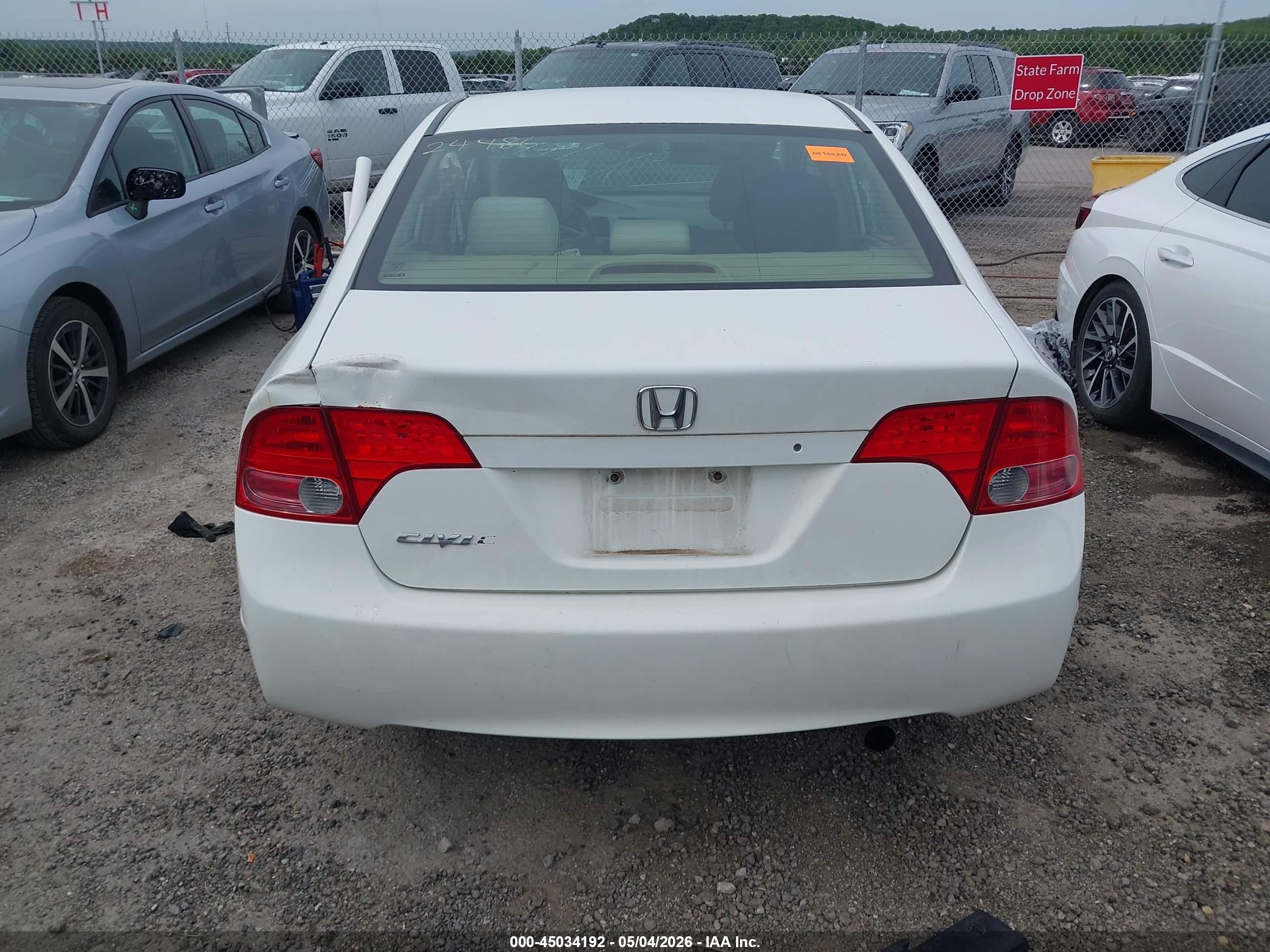 2007 Honda Civic Lx White vin: 1HGFA16557L122136