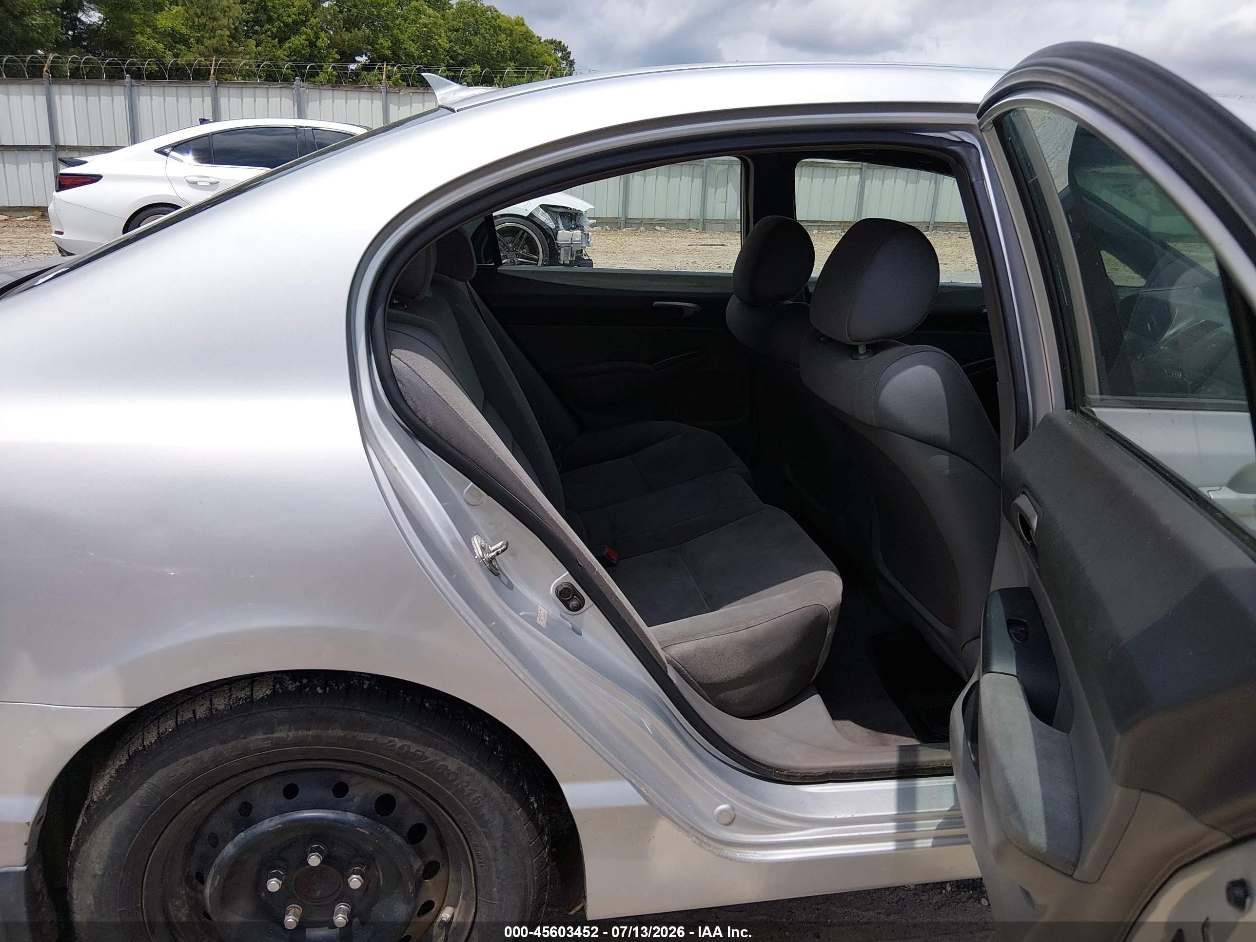 2008 Honda Civic Lx Silver vin: 1HGFA16558L044779