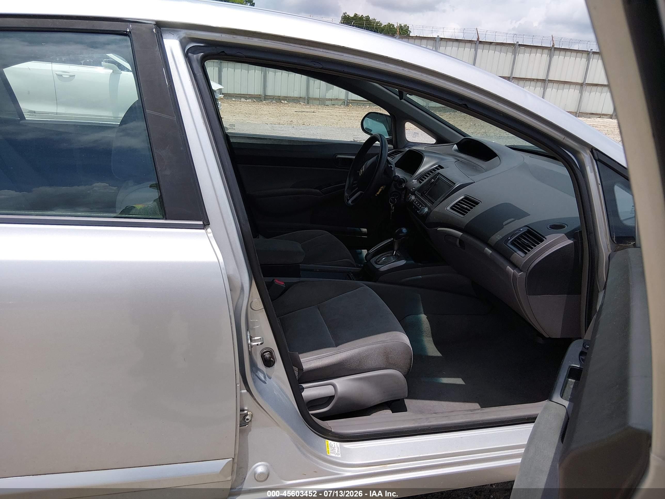 2008 Honda Civic Lx Silver vin: 1HGFA16558L044779