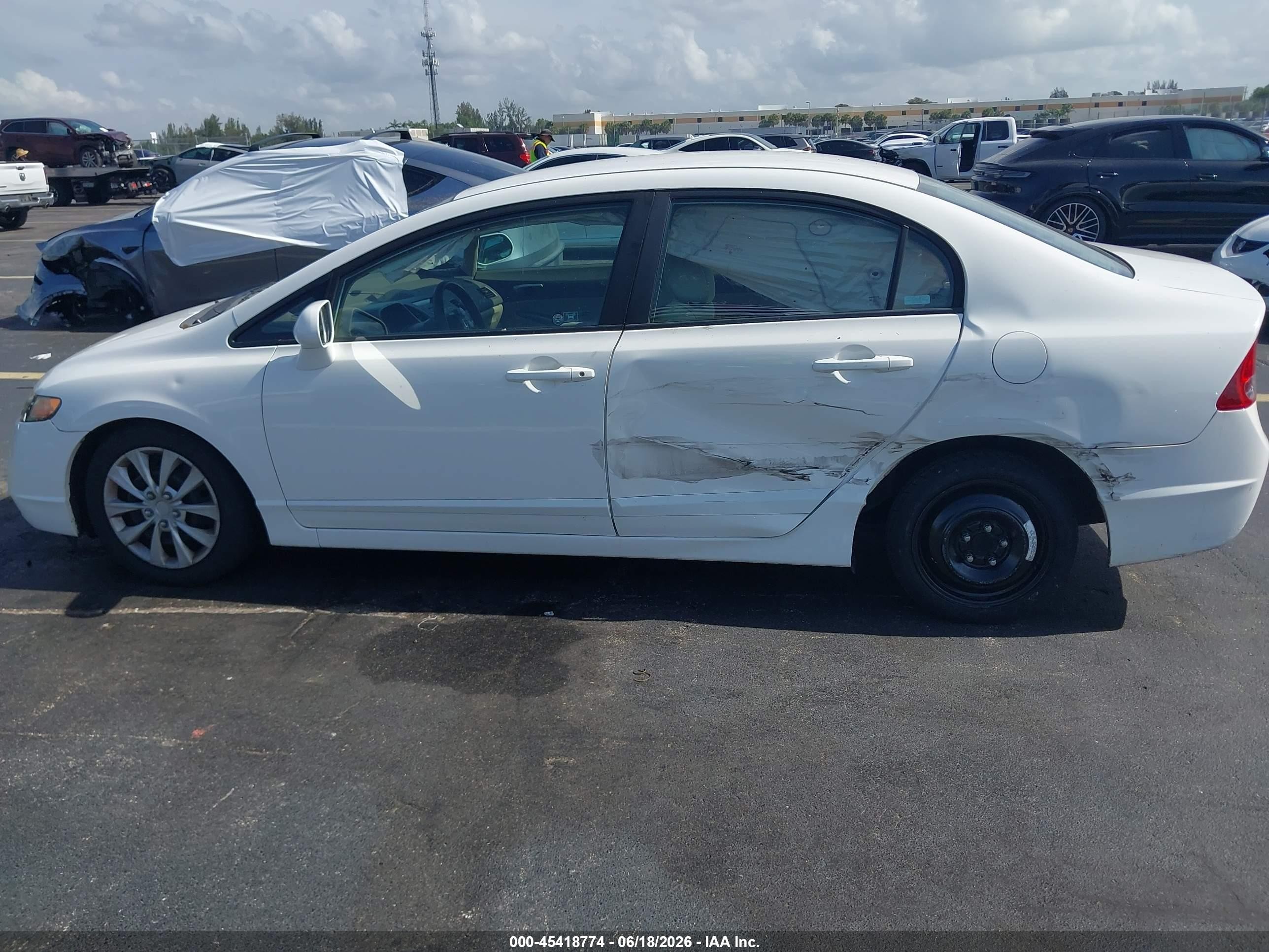 2008 Honda Civic Lx White vin: 1HGFA16558L119738