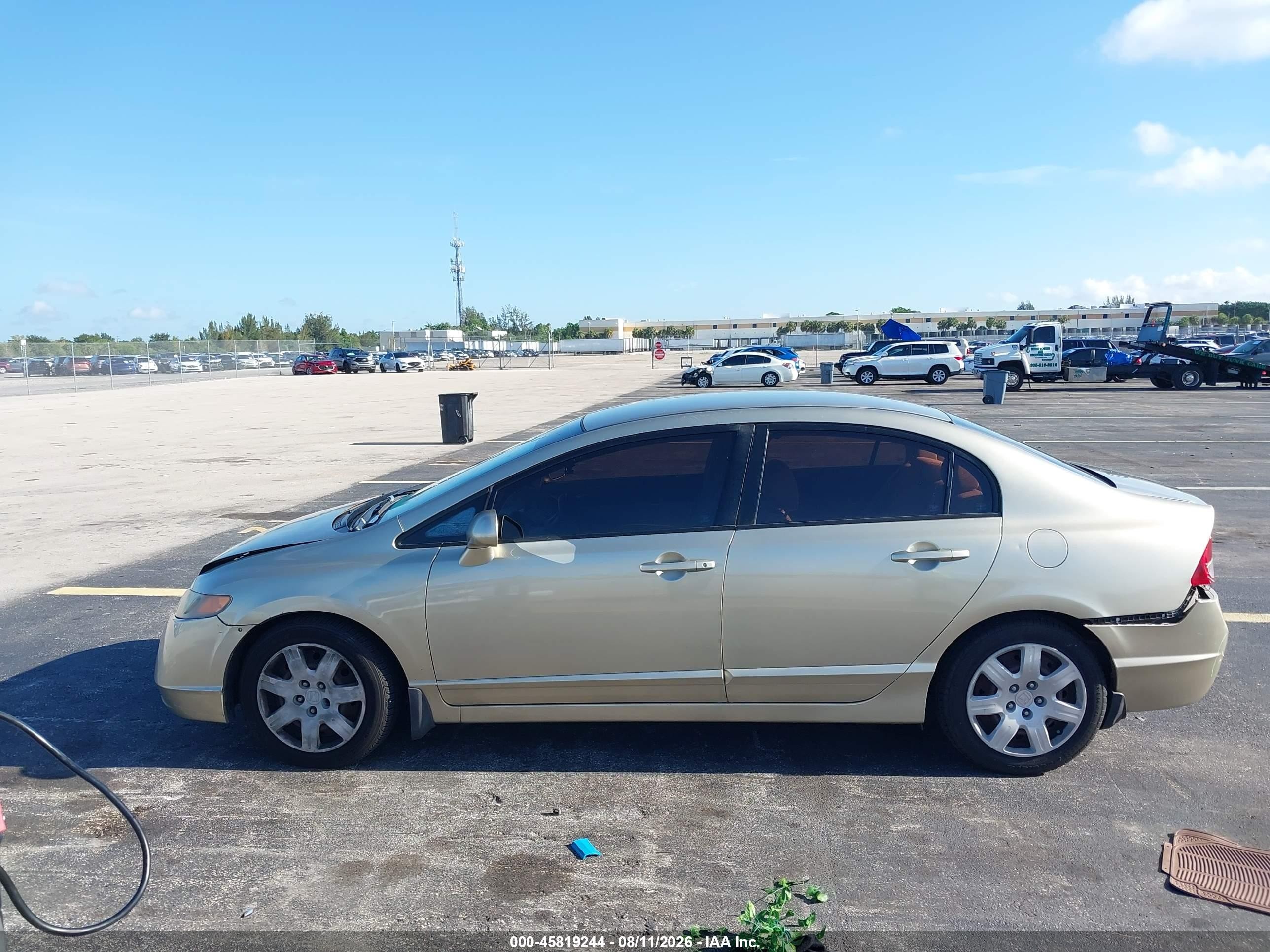 2008 Honda Civic Lx Cream vin: 1HGFA16568L000077