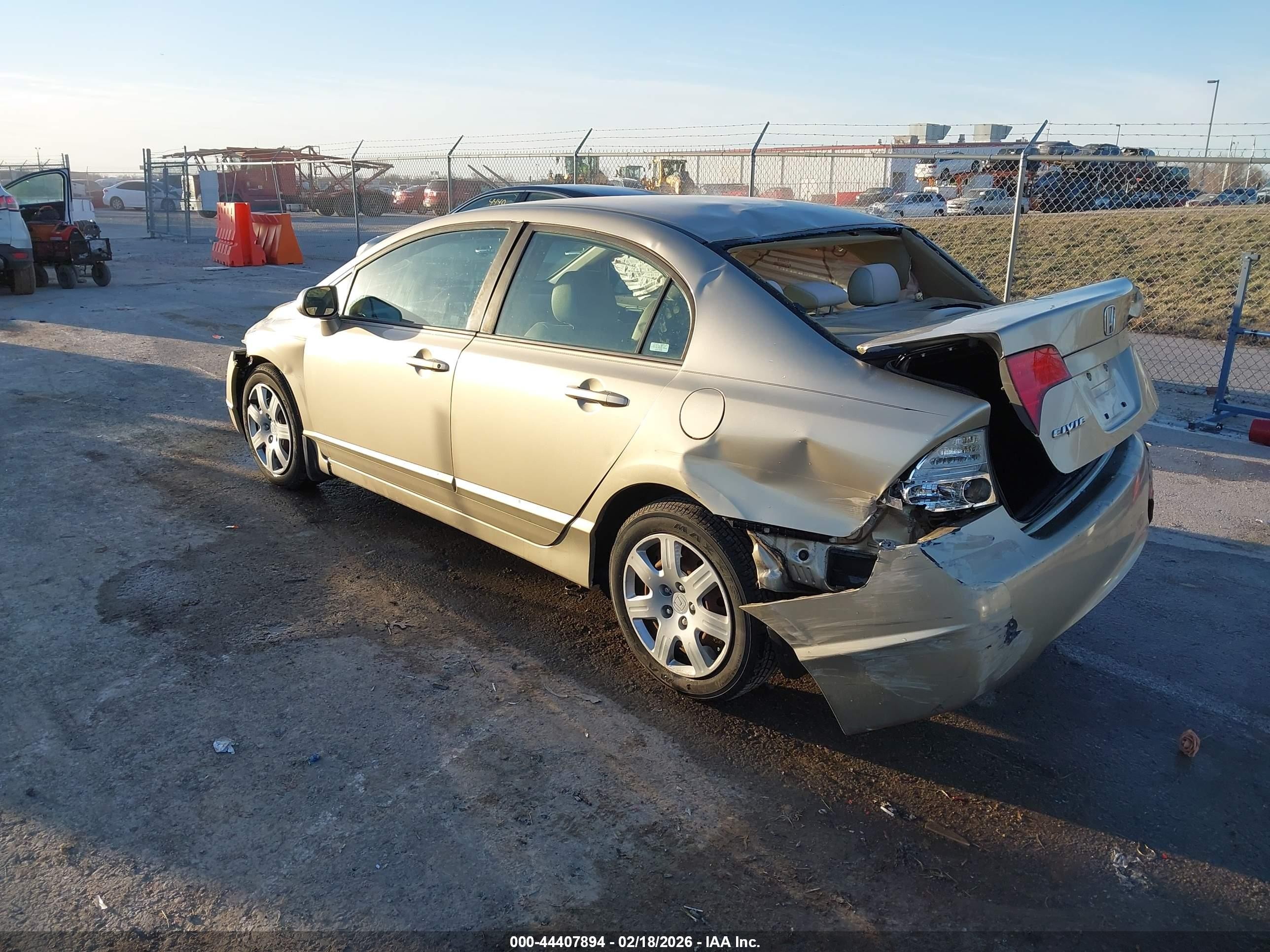 2008 Honda Civic Lx Золотой vin: 1HGFA16578L112094