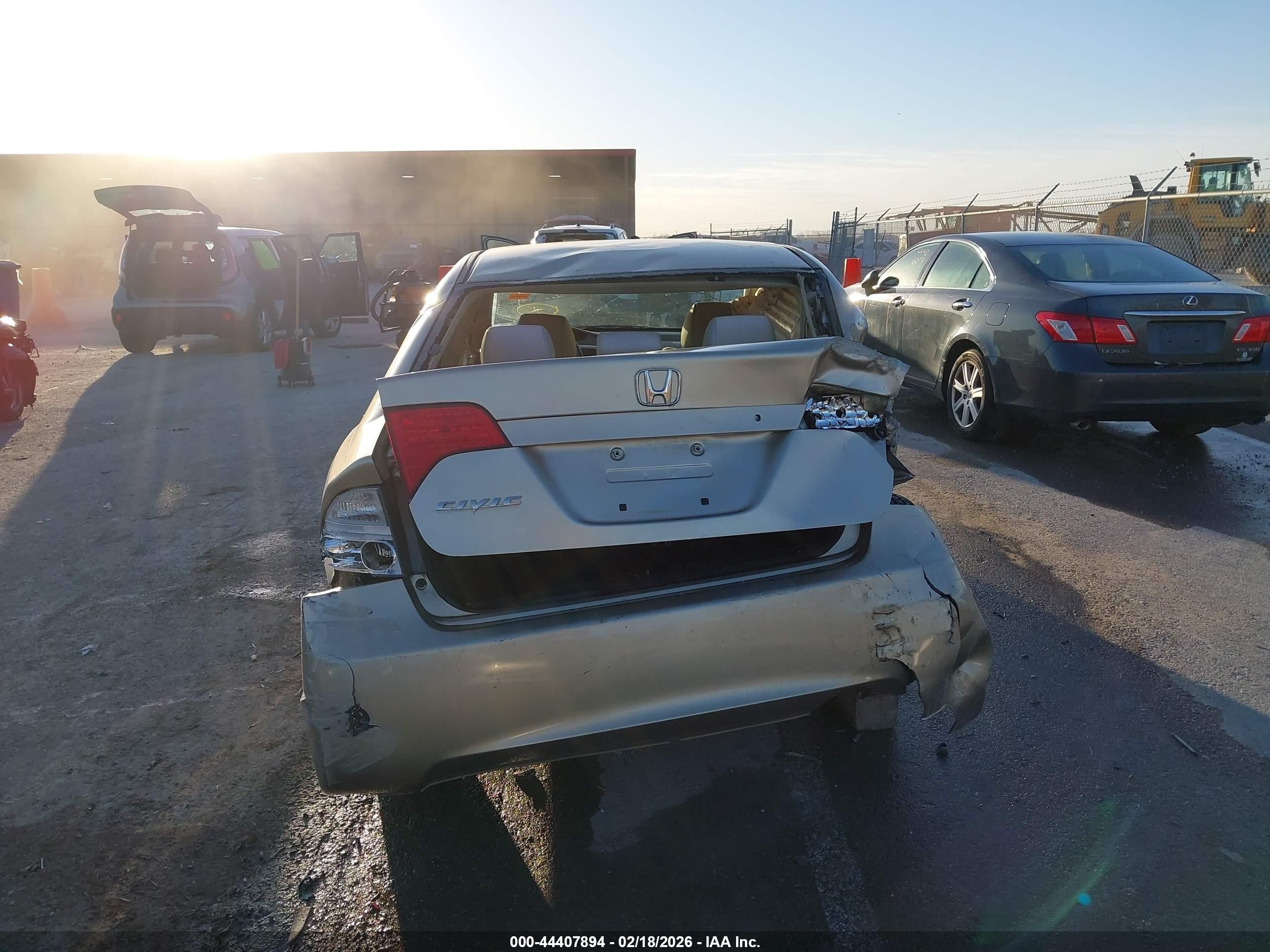2008 Honda Civic Lx Золотой vin: 1HGFA16578L112094