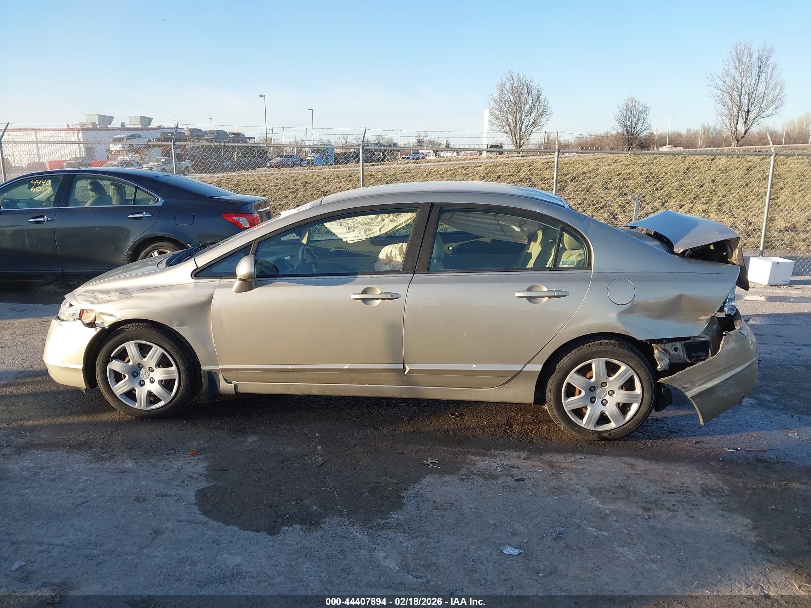 2008 Honda Civic Lx Золотой vin: 1HGFA16578L112094