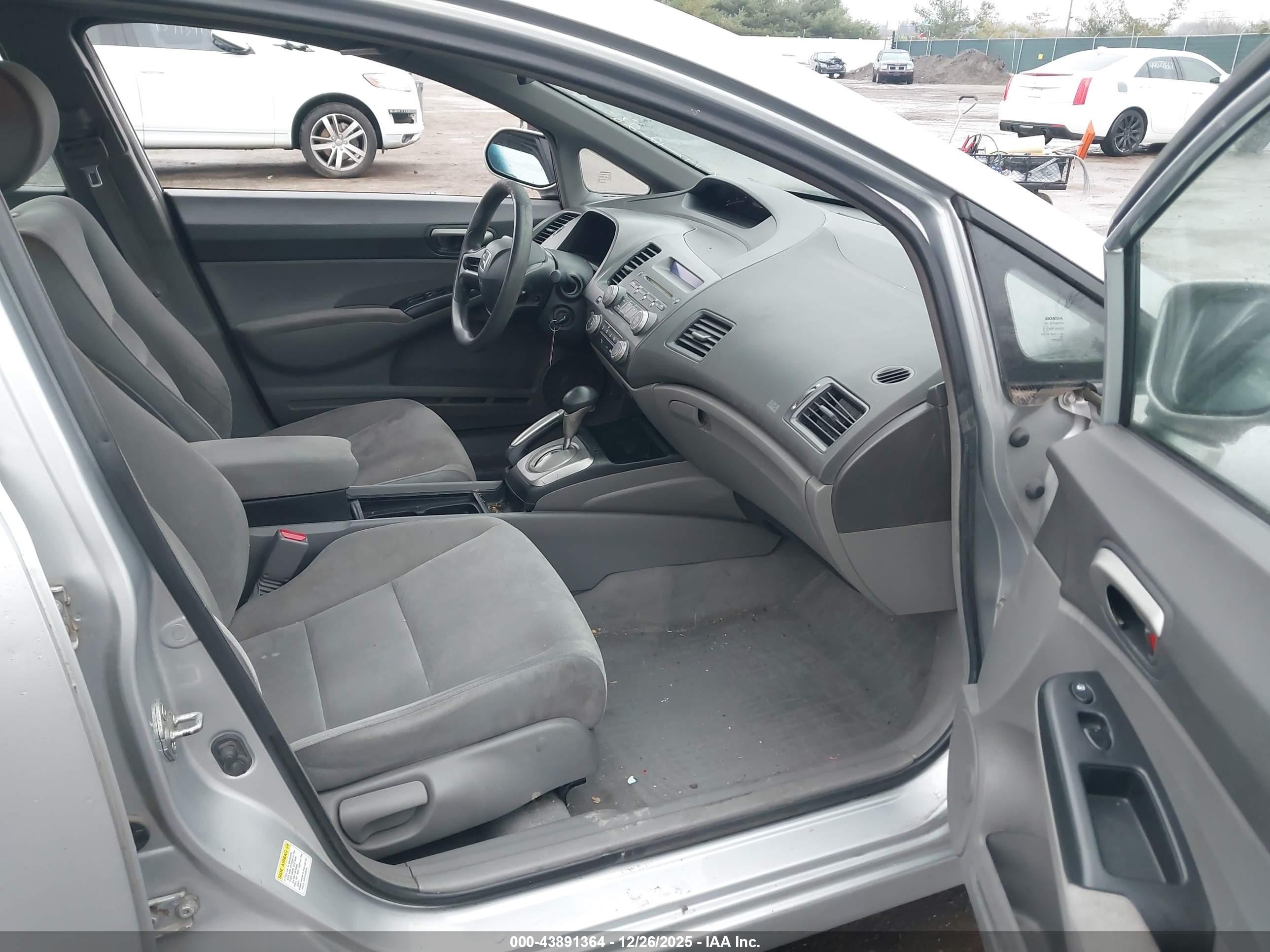 2008 Honda Civic Lx Silver vin: 1HGFA165X8L086624