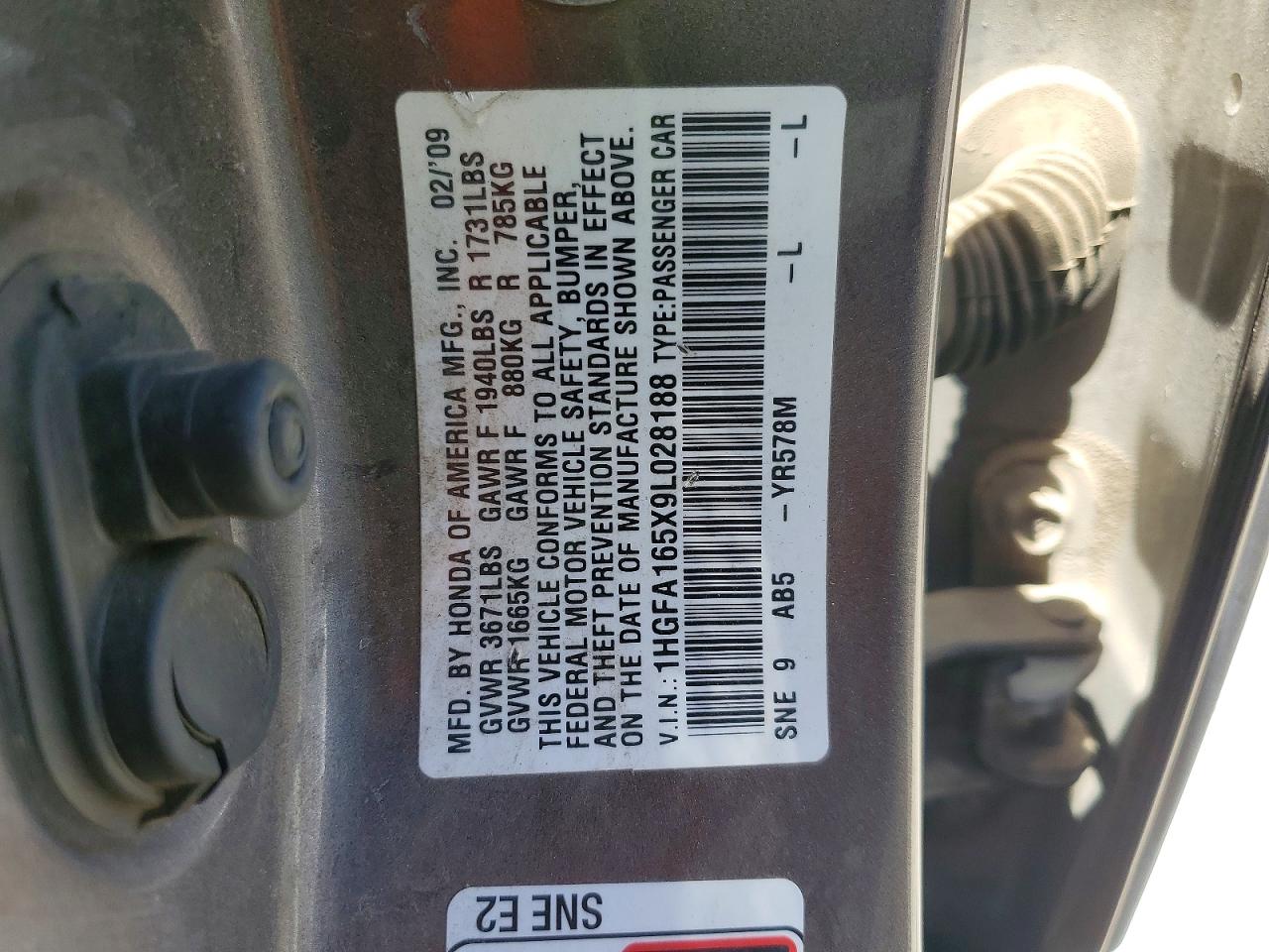 2009 Honda Civic Lx Silver vin: 1HGFA165X9L028188