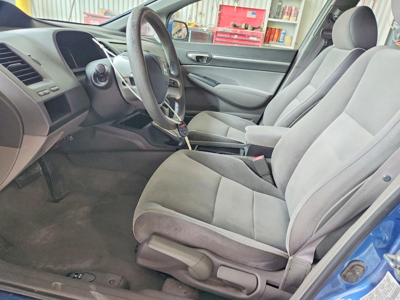 2008 Honda Civic 4d Blue vin: 1HGFA16838L022869