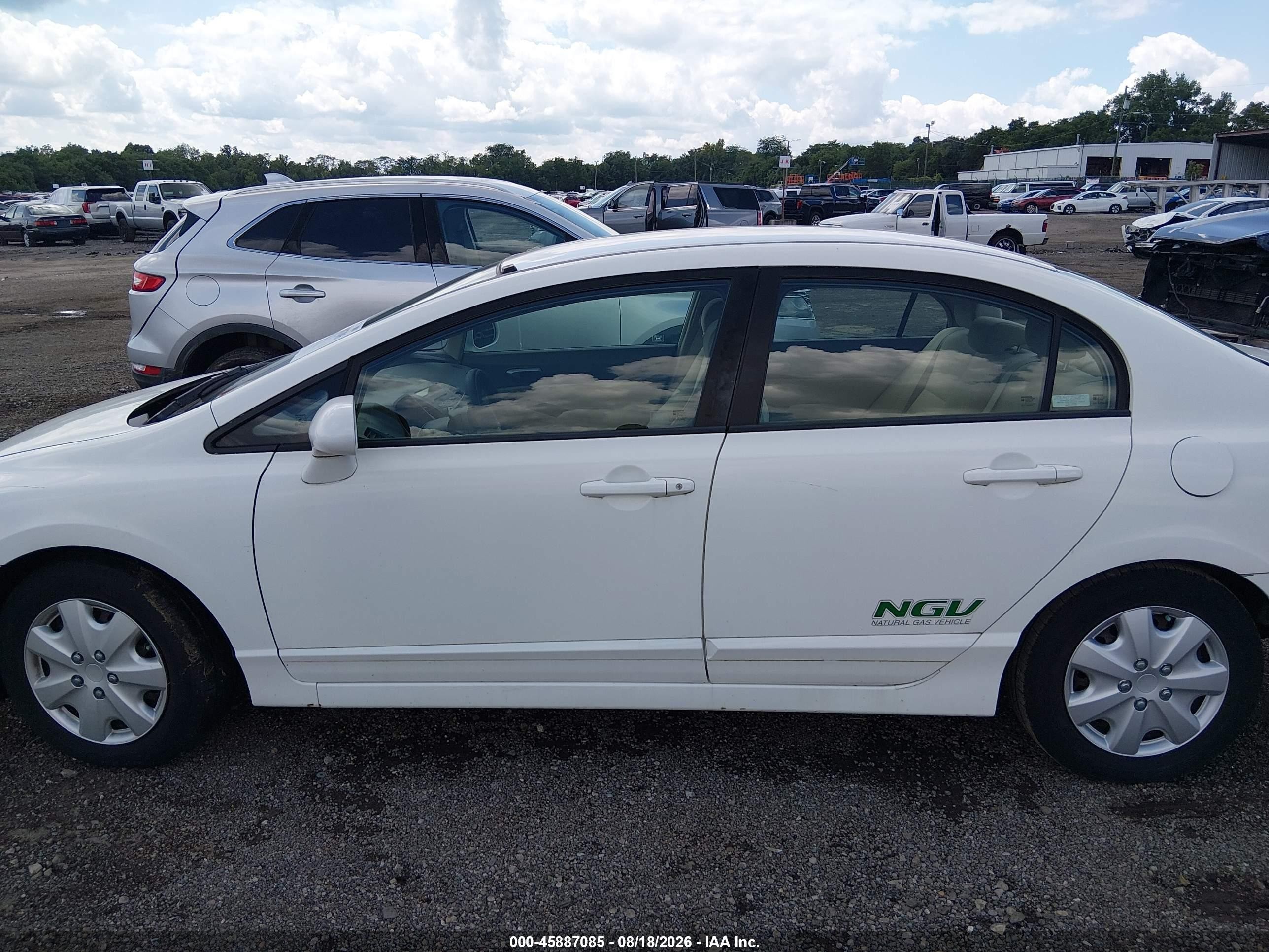 2007 Honda Civic Gx White vin: 1HGFA46567L000273