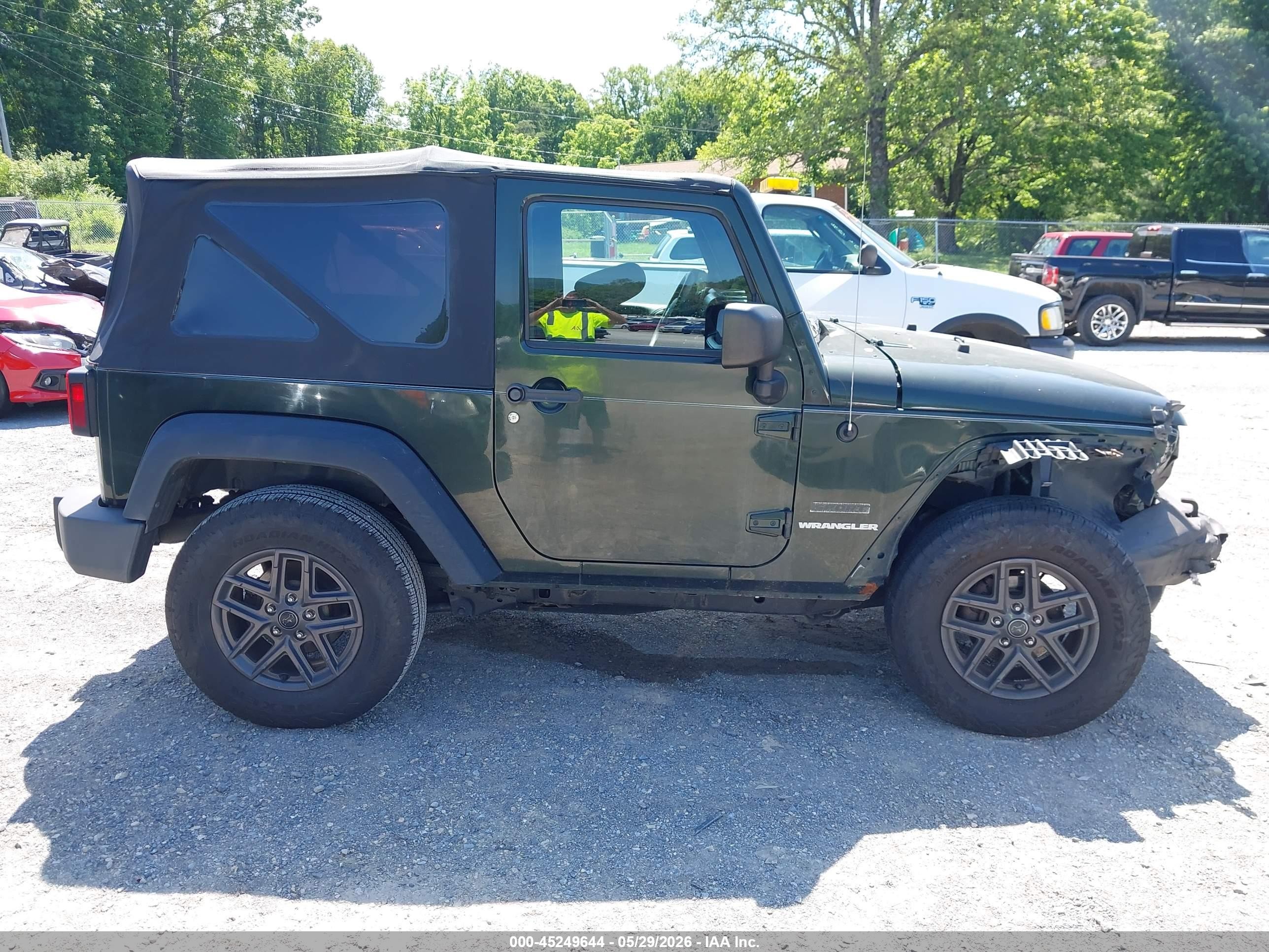 2011 Jeep Wrangler Sport Green vin: 1J4AA2D10BL500591