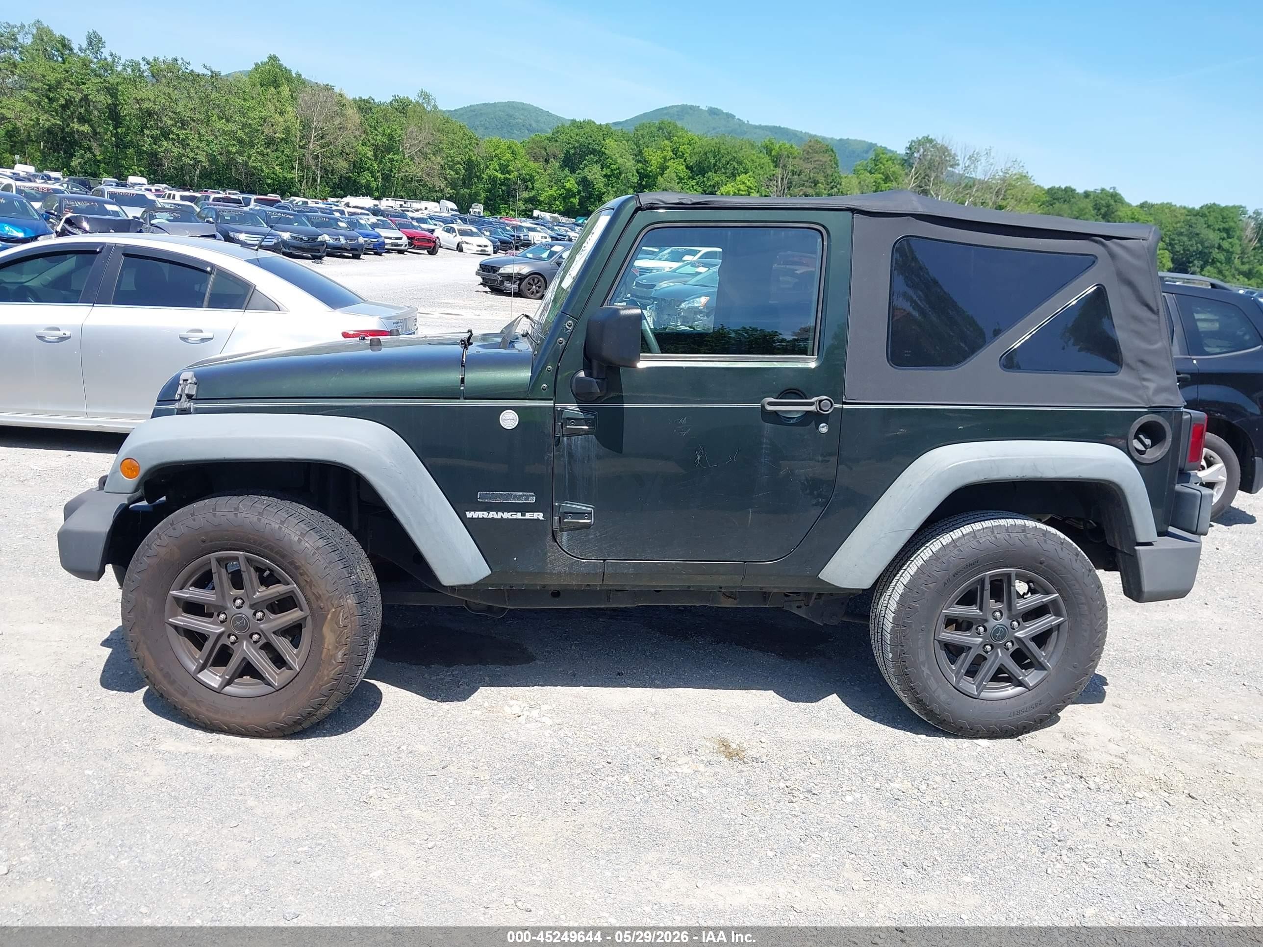 2011 Jeep Wrangler Sport Green vin: 1J4AA2D10BL500591