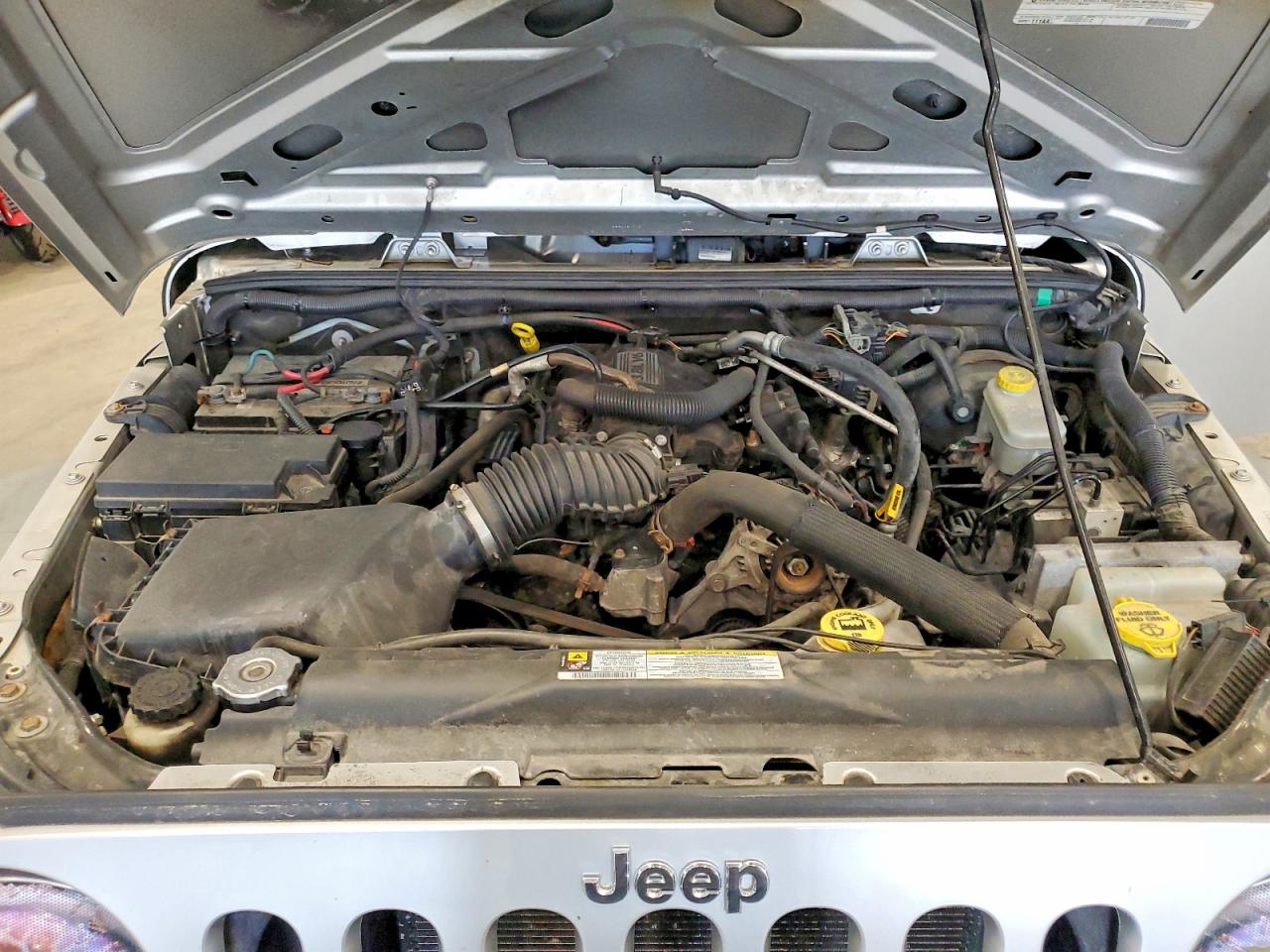 2011 Jeep Wrangler Sport Silver vin: 1J4AA2D10BL511266