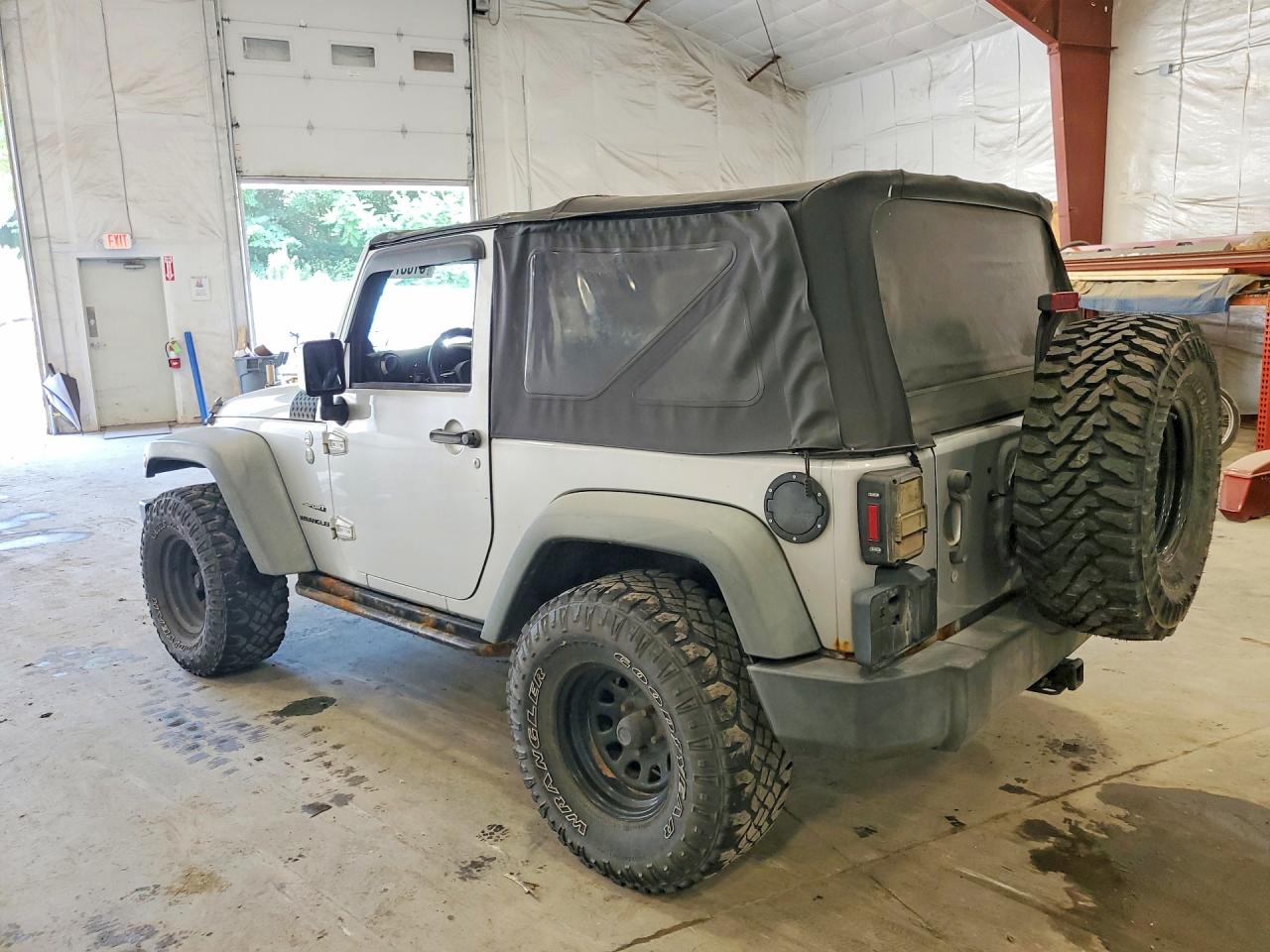 2011 Jeep Wrangler Sport Silver vin: 1J4AA2D10BL511266