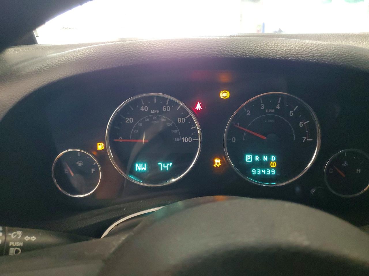 2011 Jeep Wrangler Sport Silver vin: 1J4AA2D10BL511266