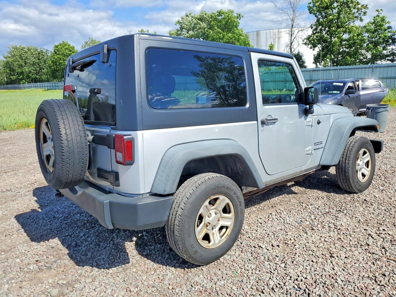 2011 Jeep Wrangler Sport Silver vin: 1J4AA2D11BL609089