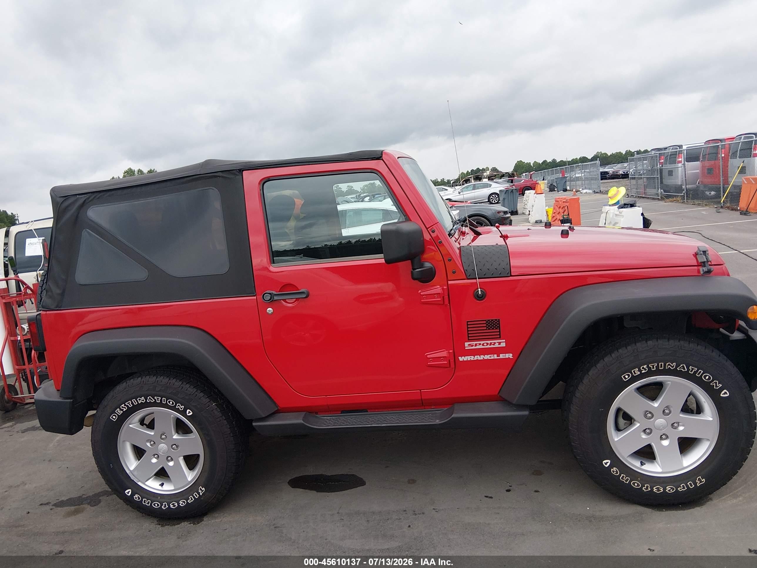 2011 Jeep Wrangler Sport Red vin: 1J4AA2D11BL628337