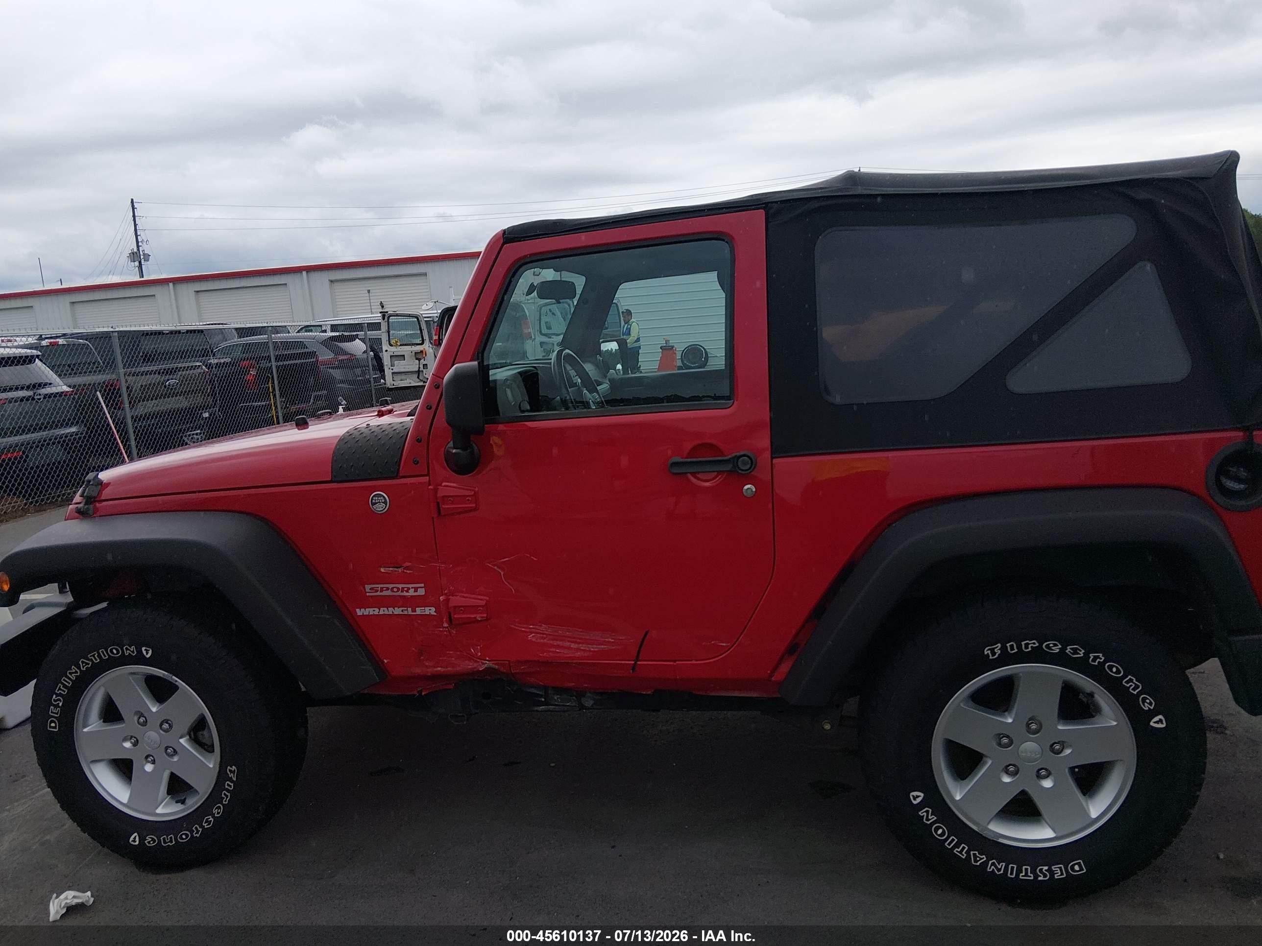 2011 Jeep Wrangler Sport Red vin: 1J4AA2D11BL628337