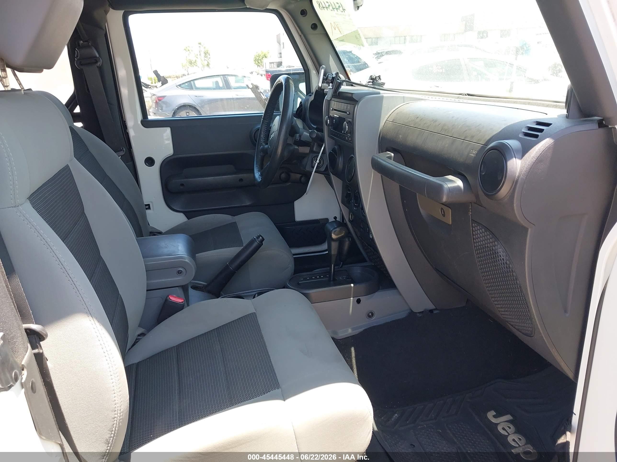 2010 Jeep Wrangler Sport White vin: 1J4AA2D12AL230391