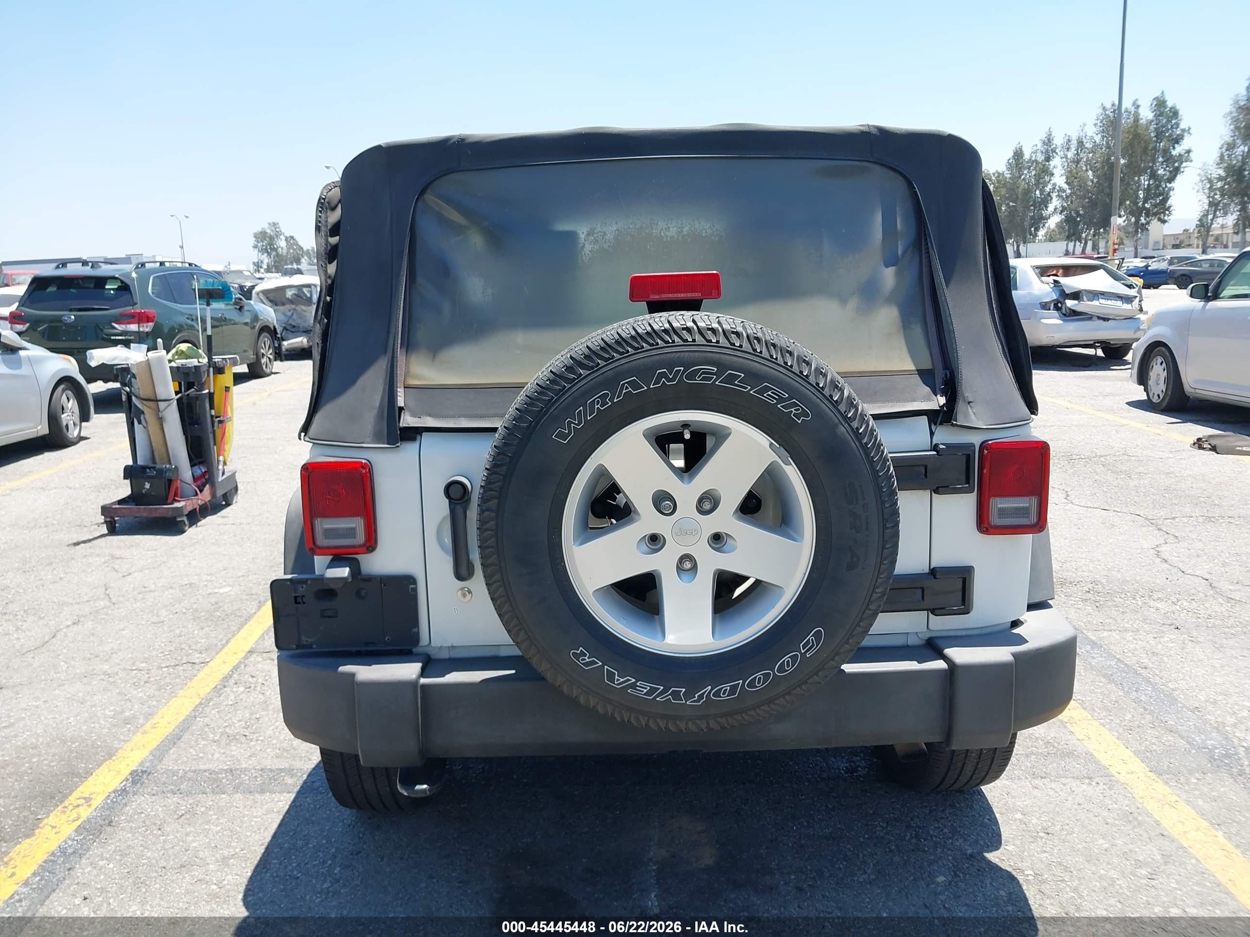 2010 Jeep Wrangler Sport White vin: 1J4AA2D12AL230391