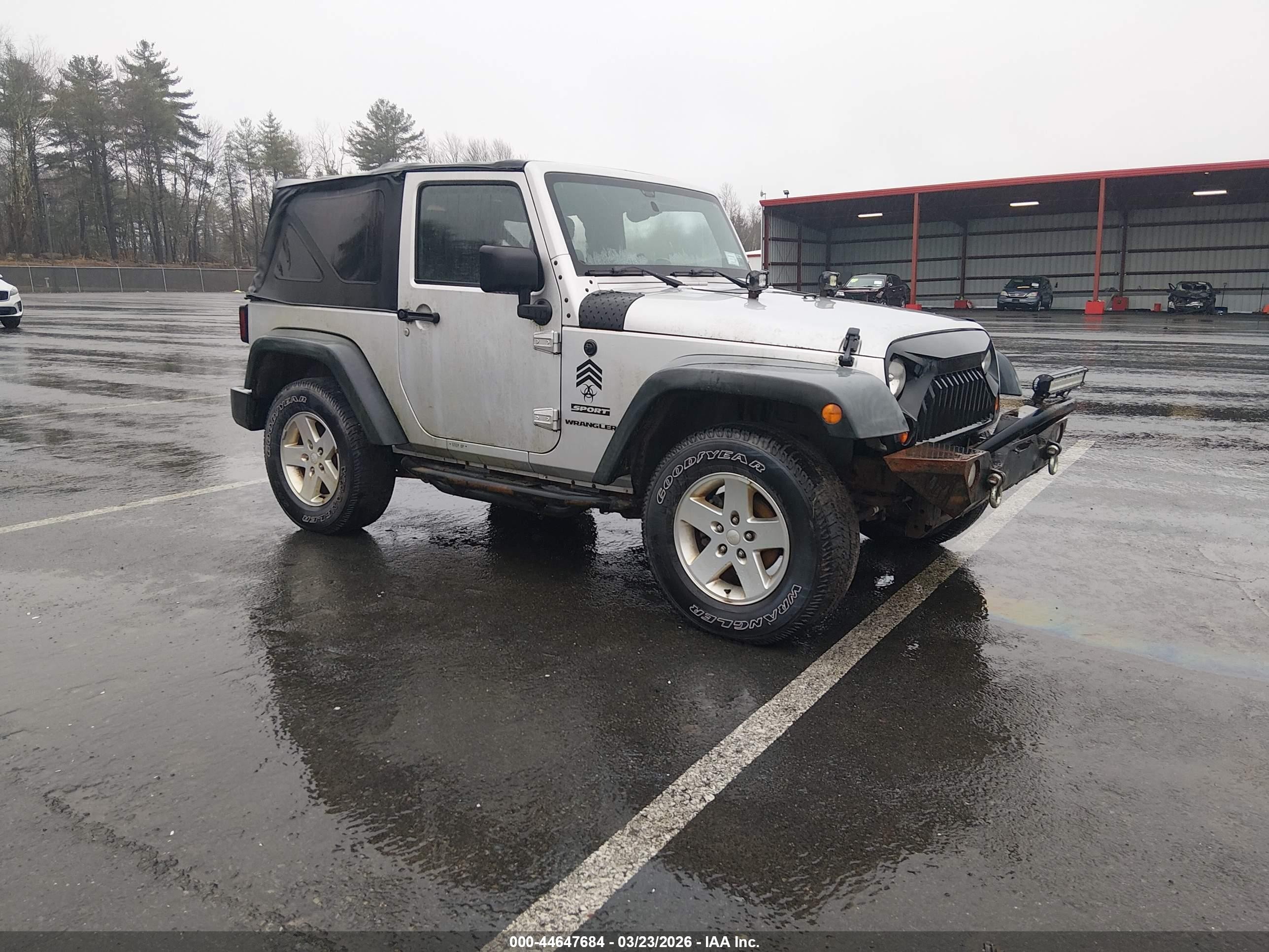 2011 Jeep Wrangler Sport Silver vin: 1J4AA2D12BL514041