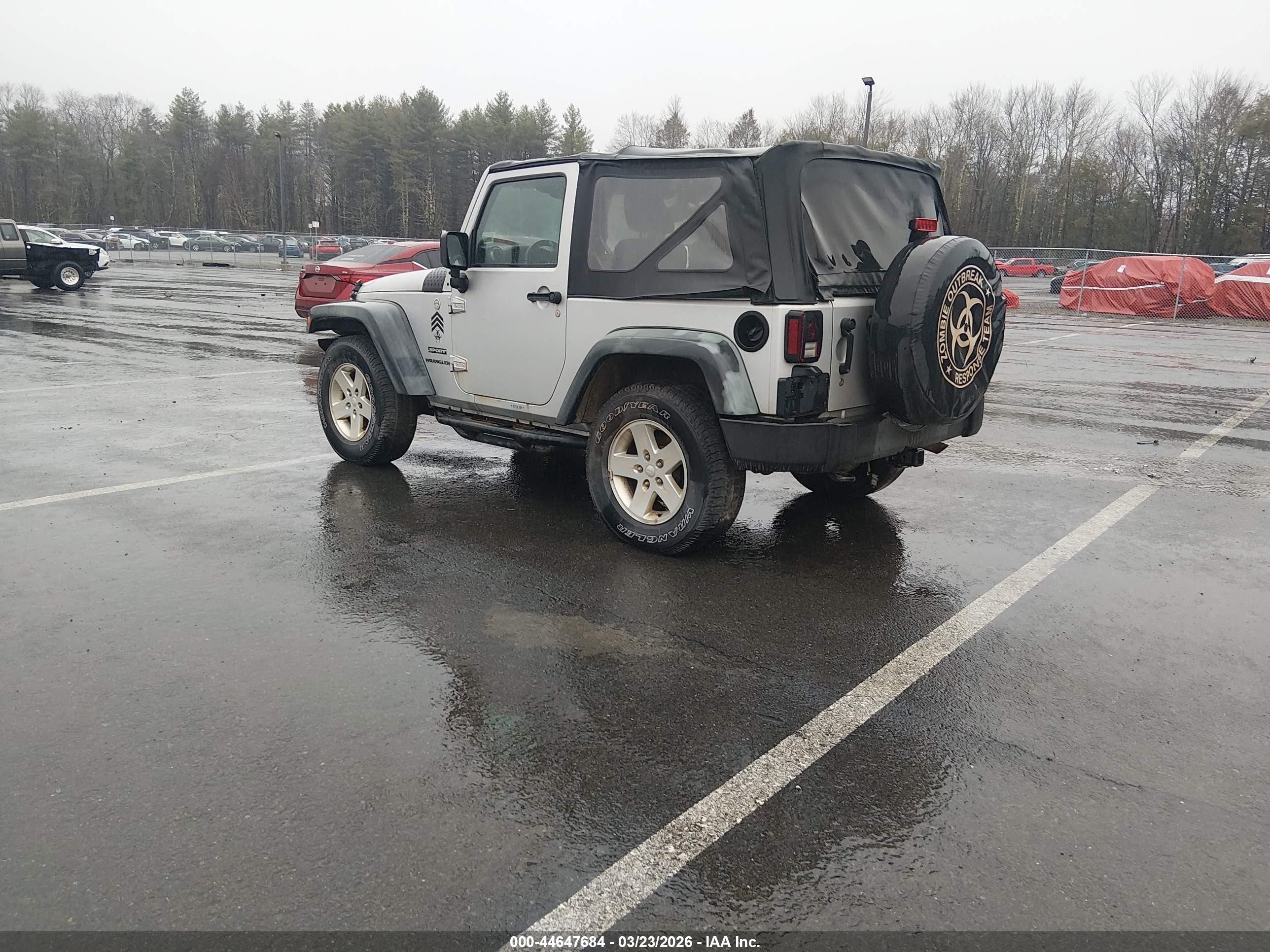 2011 Jeep Wrangler Sport Silver vin: 1J4AA2D12BL514041