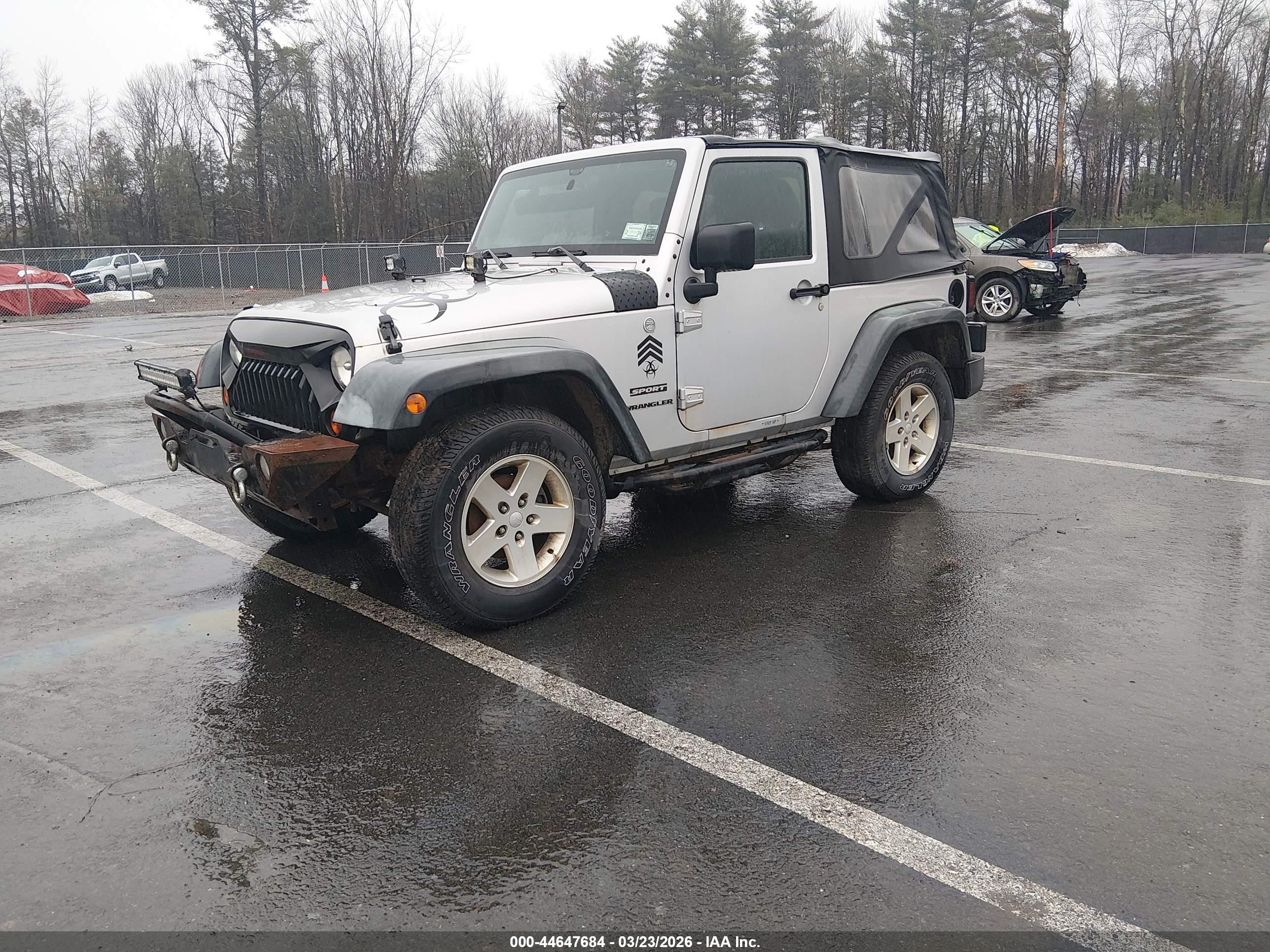 2011 Jeep Wrangler Sport Silver vin: 1J4AA2D12BL514041