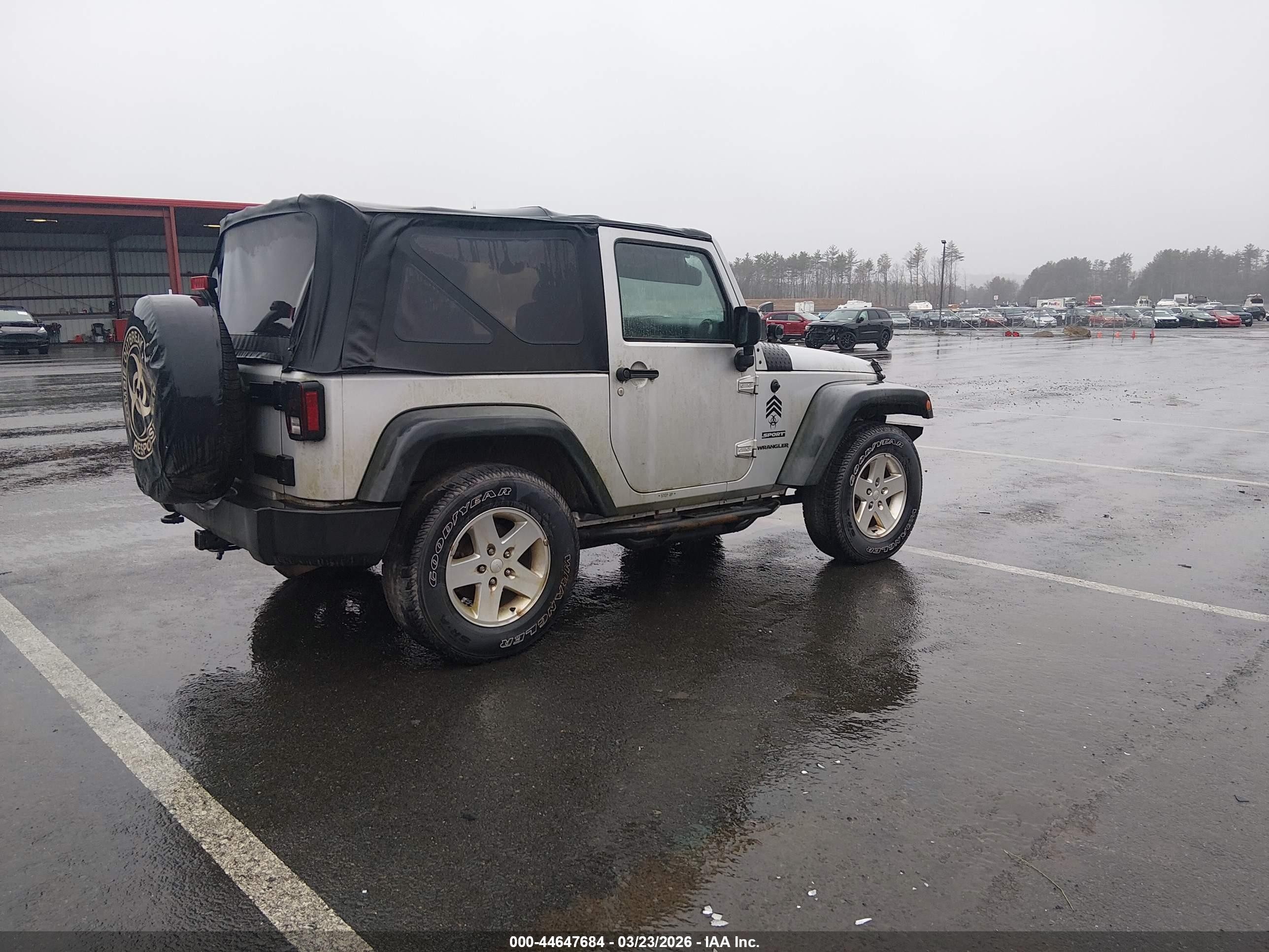2011 Jeep Wrangler Sport Silver vin: 1J4AA2D12BL514041