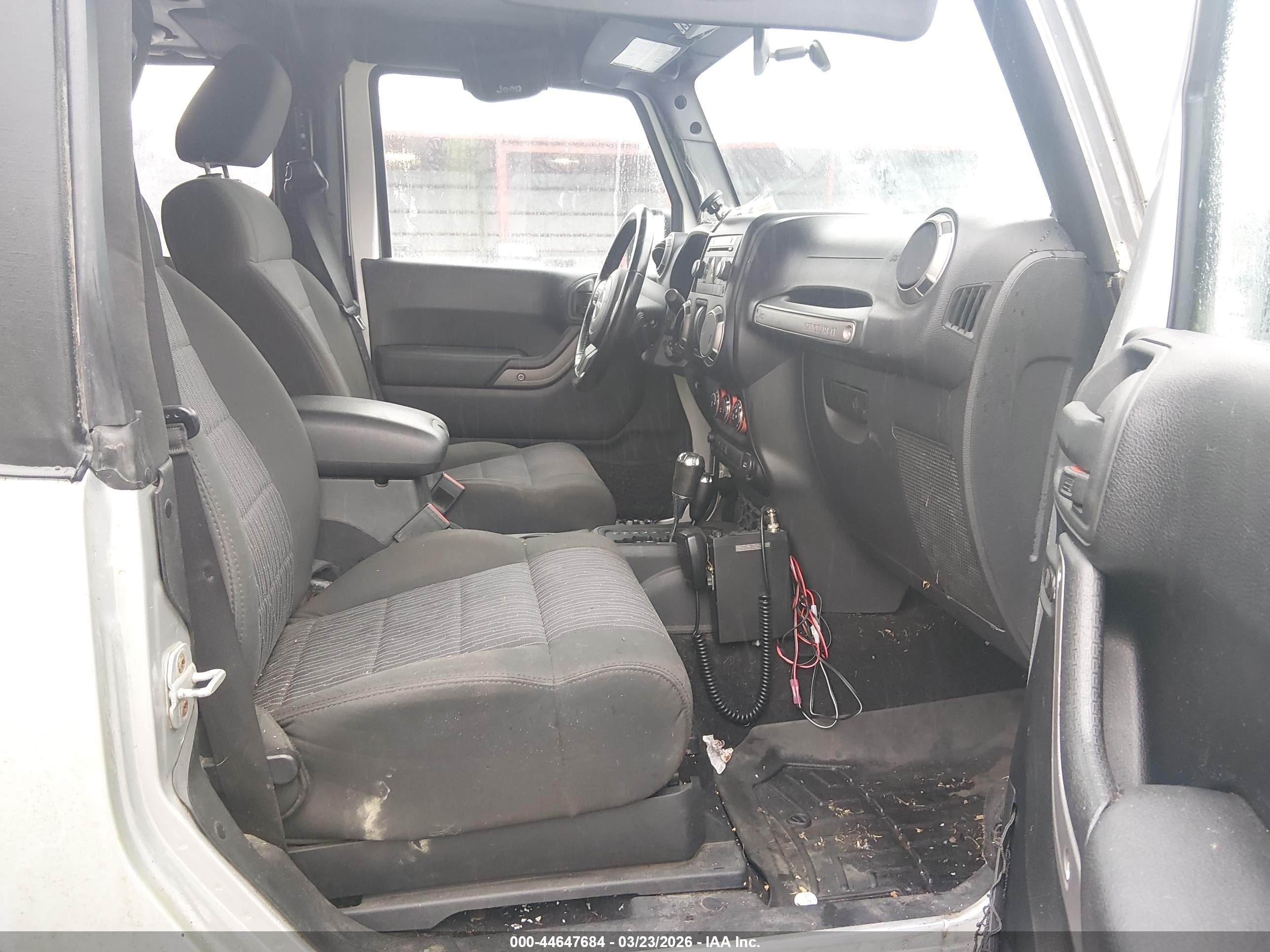 2011 Jeep Wrangler Sport Silver vin: 1J4AA2D12BL514041