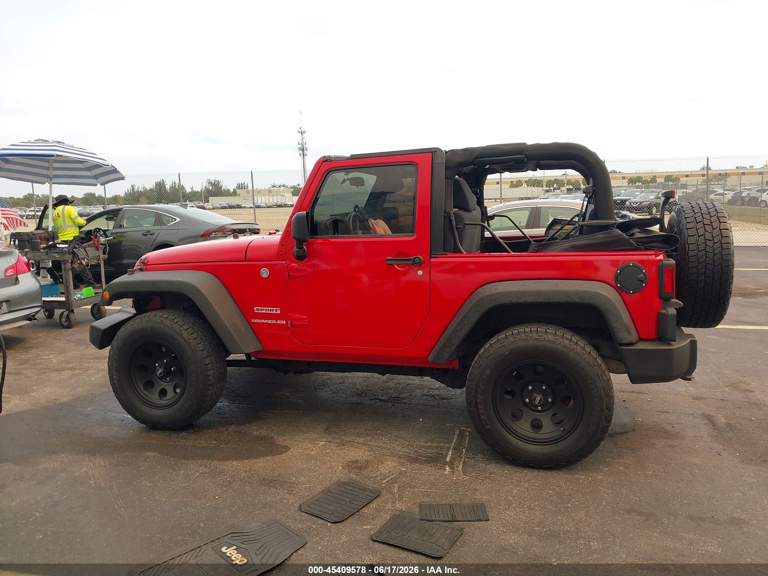 2011 Jeep Wrangler Sport Red vin: 1J4AA2D12BL523192