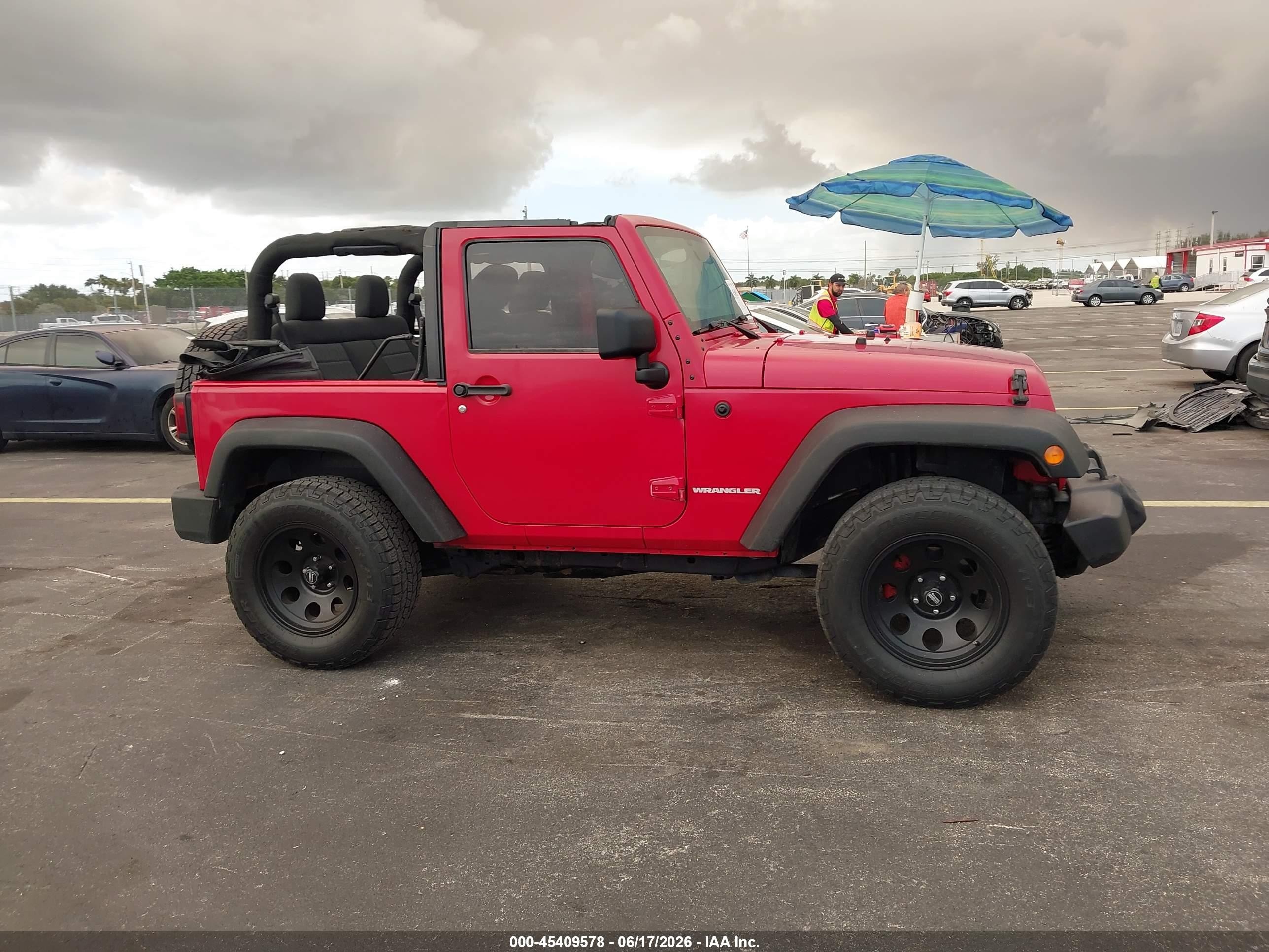 2011 Jeep Wrangler Sport Red vin: 1J4AA2D12BL523192