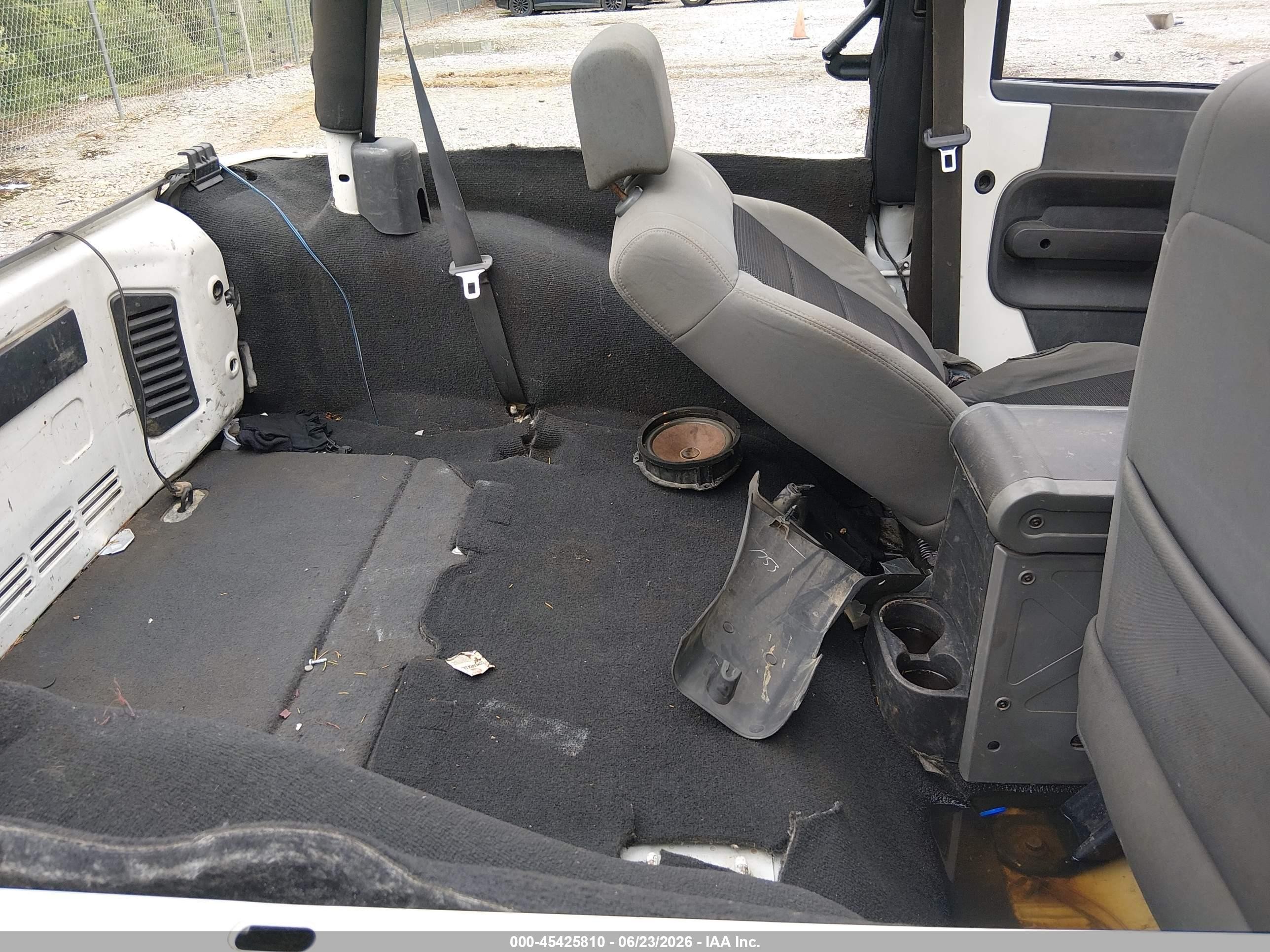 2010 Jeep Wrangler Sport White vin: 1J4AA2D15AL104235