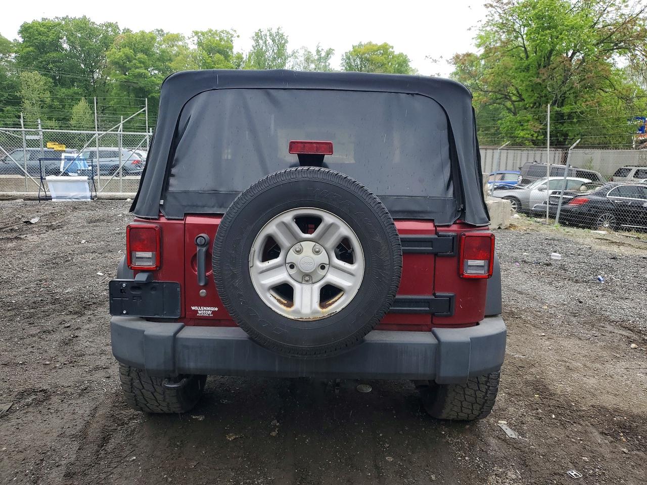 2011 Jeep Wrangler Sport Red vin: 1J4AA2D15BL577294