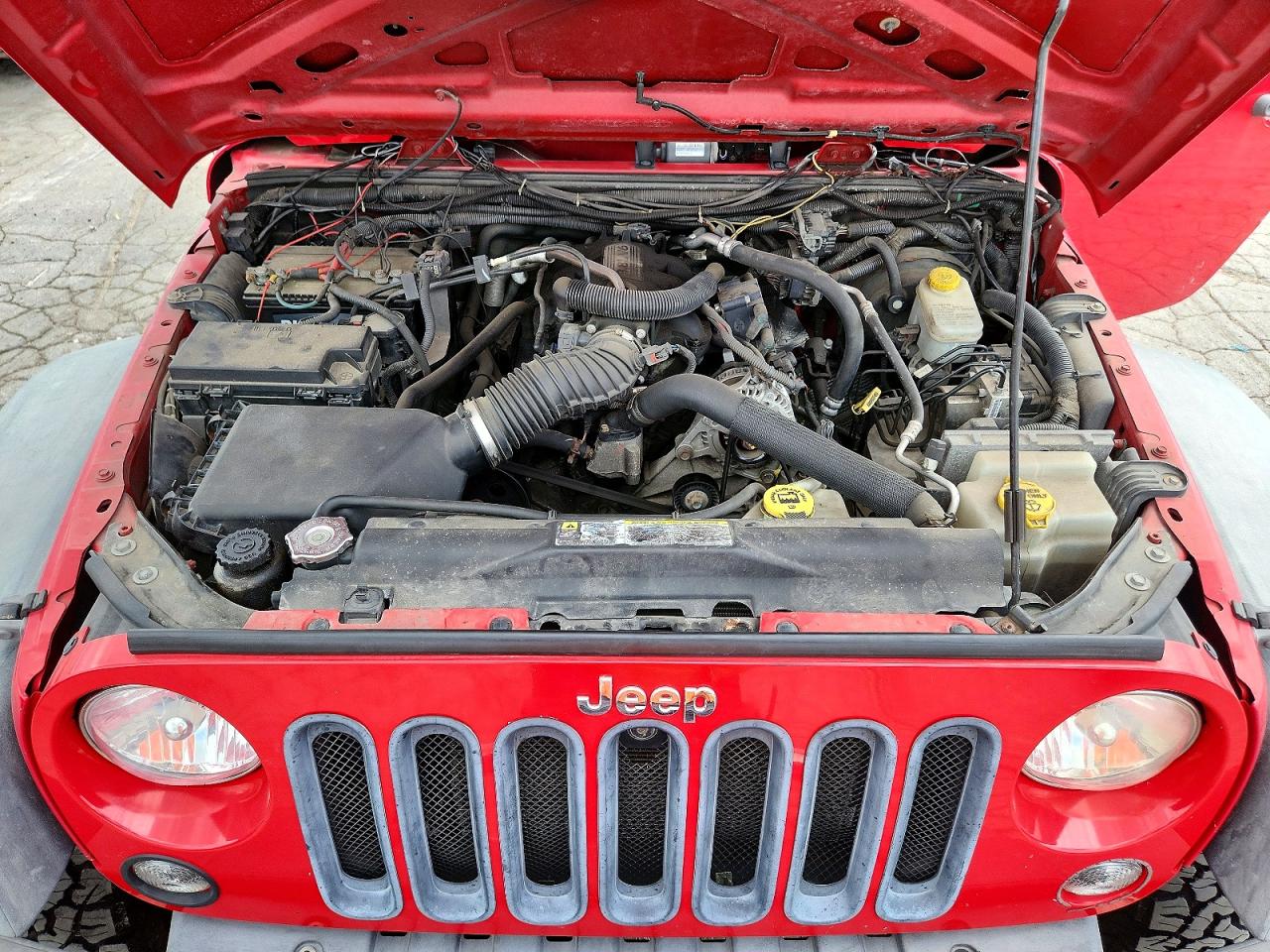 2011 Jeep Wrangler Sport Red vin: 1J4AA2D15BL620872