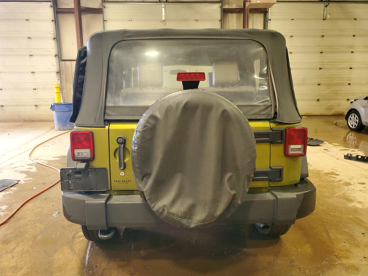 2010 Jeep Wrangler Sport Green vin: 1J4AA2D16AL214663